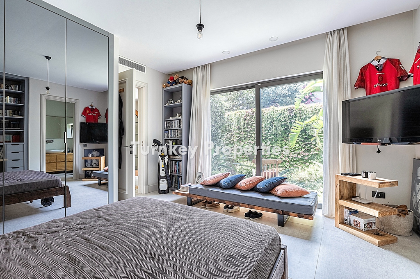 Dibeklihan Satılık Villa Tek Katlı Özel Bahçeli Infinity Havuzlu