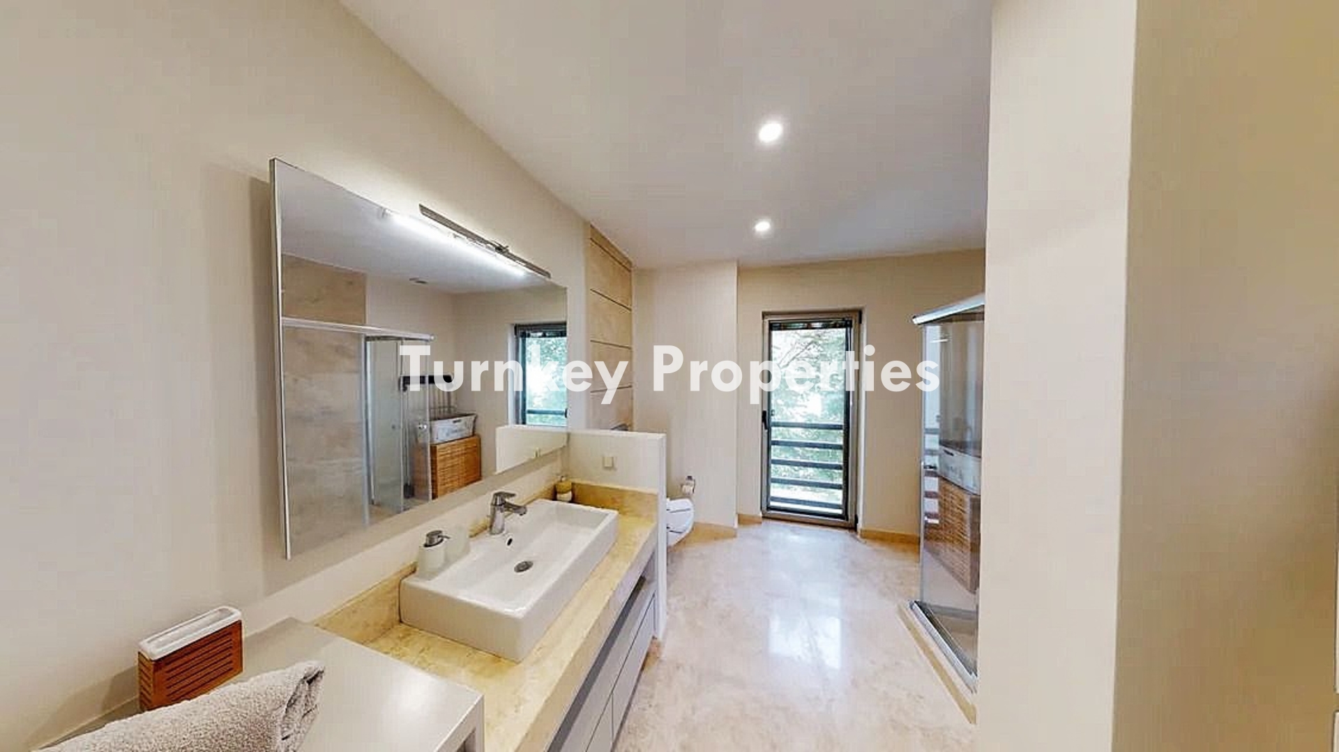 Torba Satılık Villa Denize Sıfır Özel Plajlı Site İçinde Yaşam