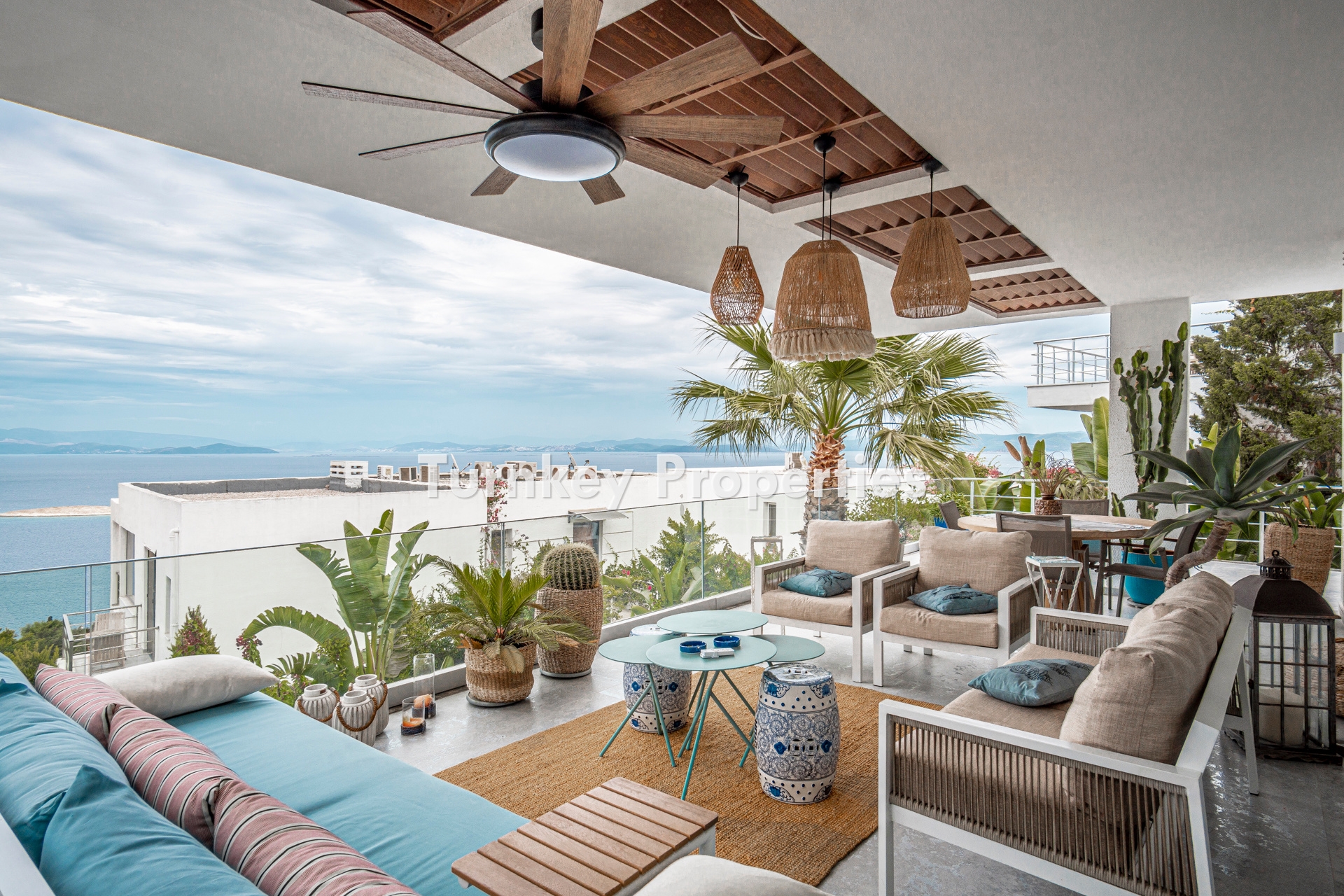 Türkbükü Hebil Koyu’nda Eşsiz Manzaralı, Denize Sıfır Satılık 4+1 Daire