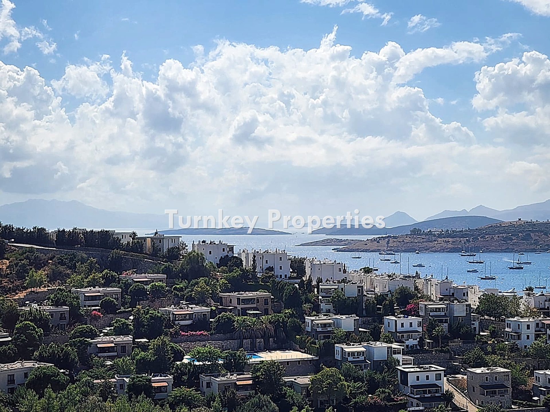 Bodrum Merkez'de Satılık 6+2 Malikane, Deniz ve Kale Manzaralı