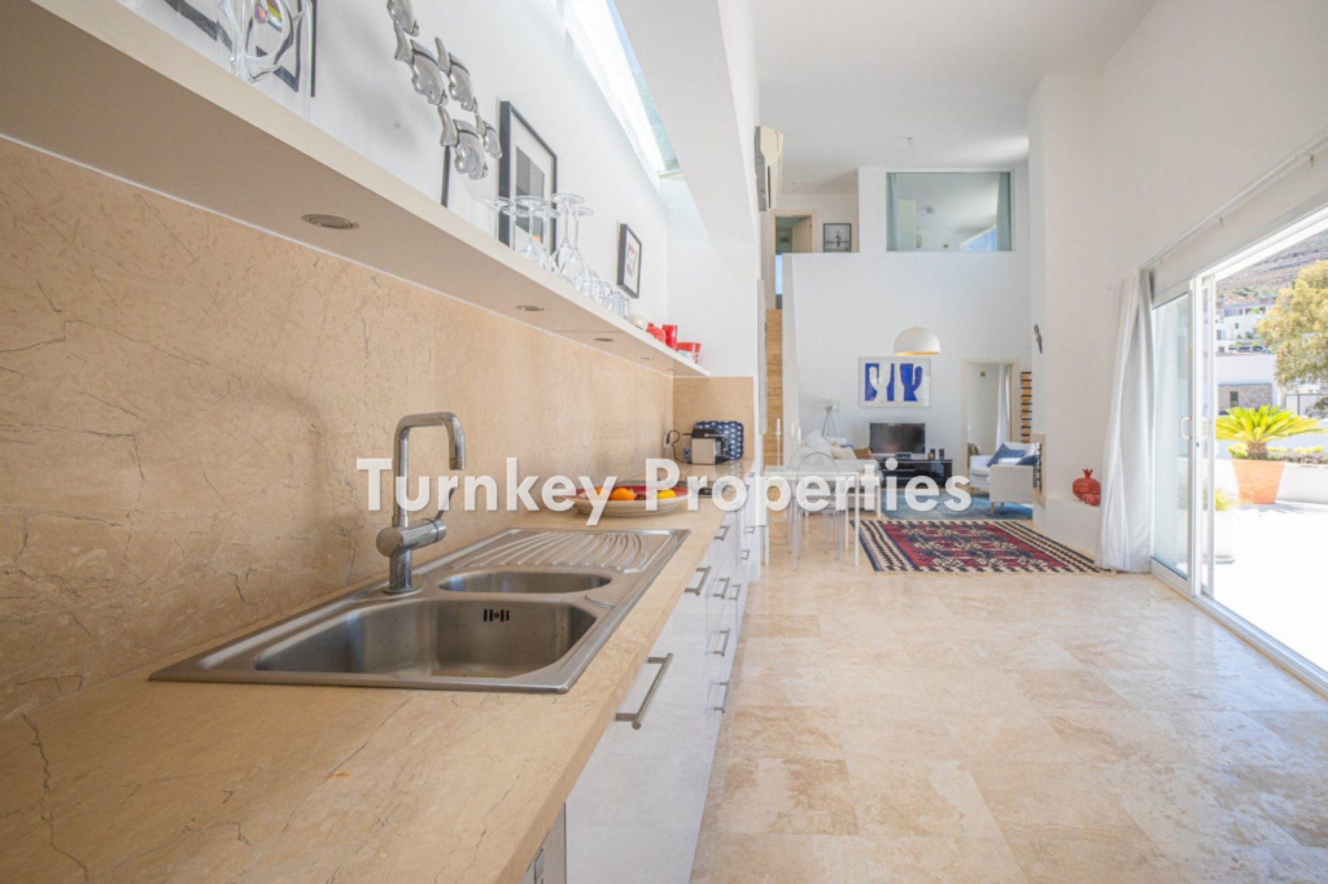 Gümüşlük’te Satılık 3 Yatak Odalı Villa Özel Tasarım Geniş Teraslı