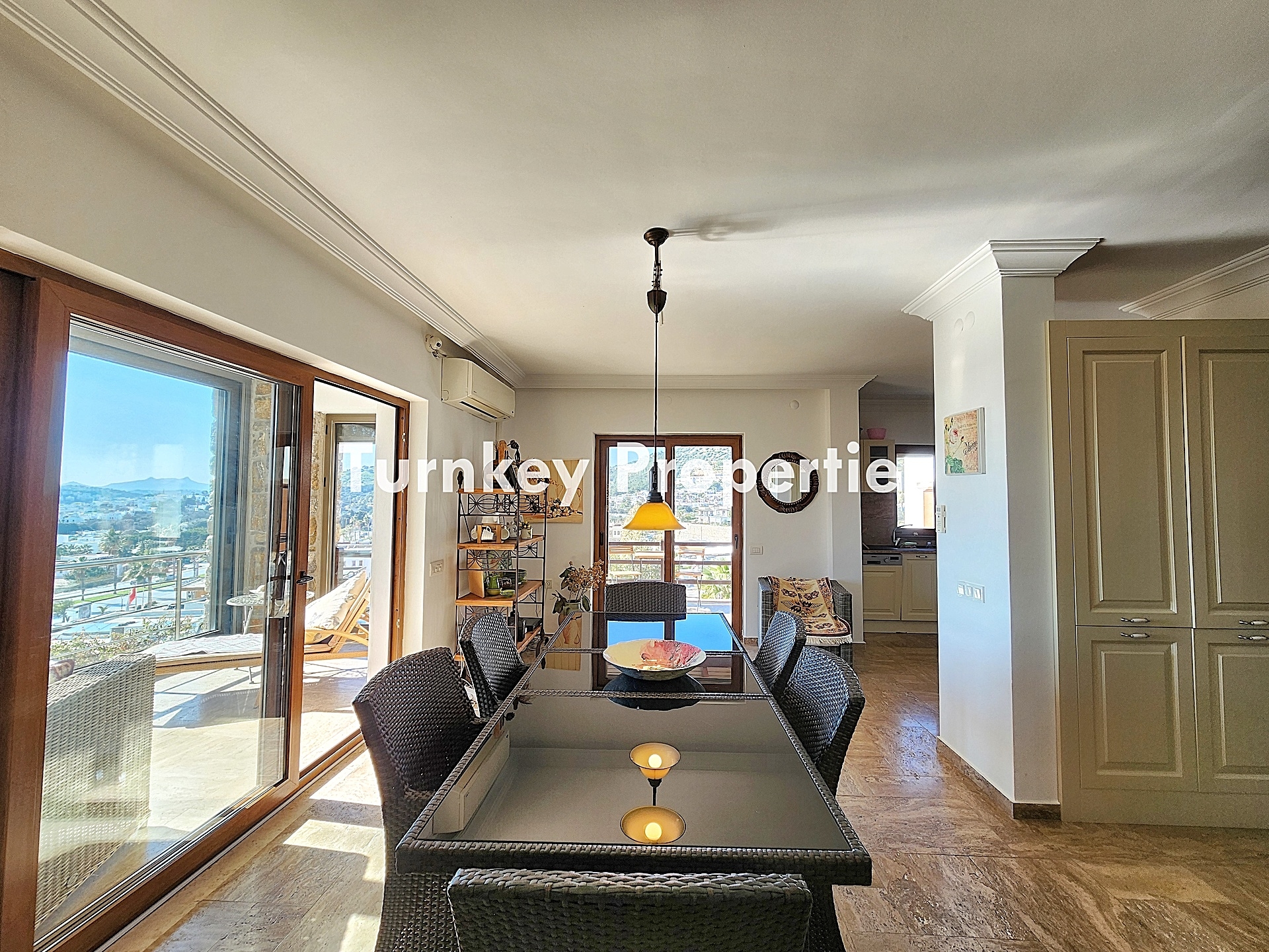 Bodrum Merkez Satılık Ev Deniz Manzaralı Bahçeli Özel Konumda Ev