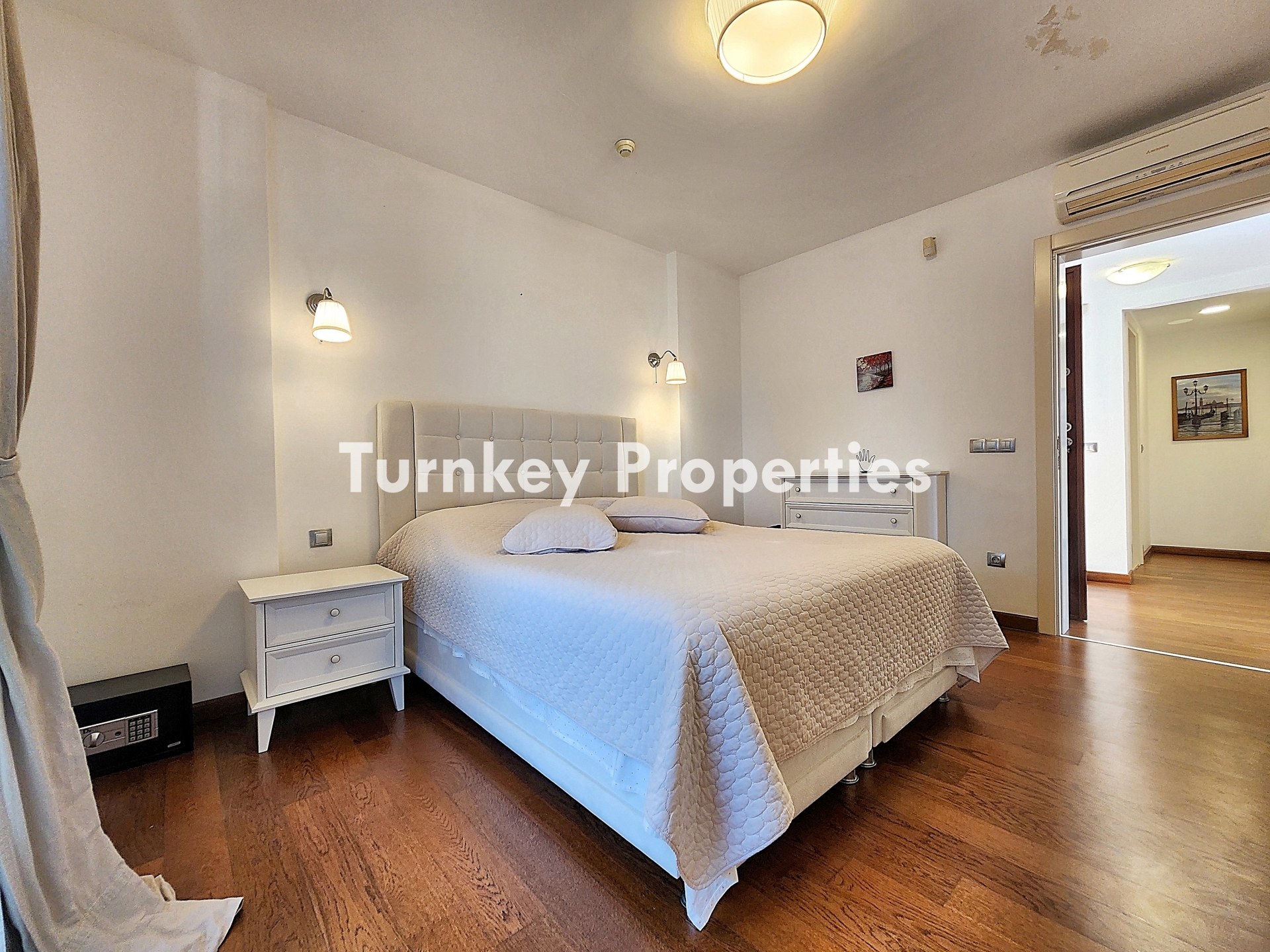 Bodrum Denize Sıfır Satılık Yazlık | Özel İskelesi, Denize Sıfır Plaj Alanı, Restoranı ve Sosyal İmkanlarıyla Eksiksiz bir Yaşam