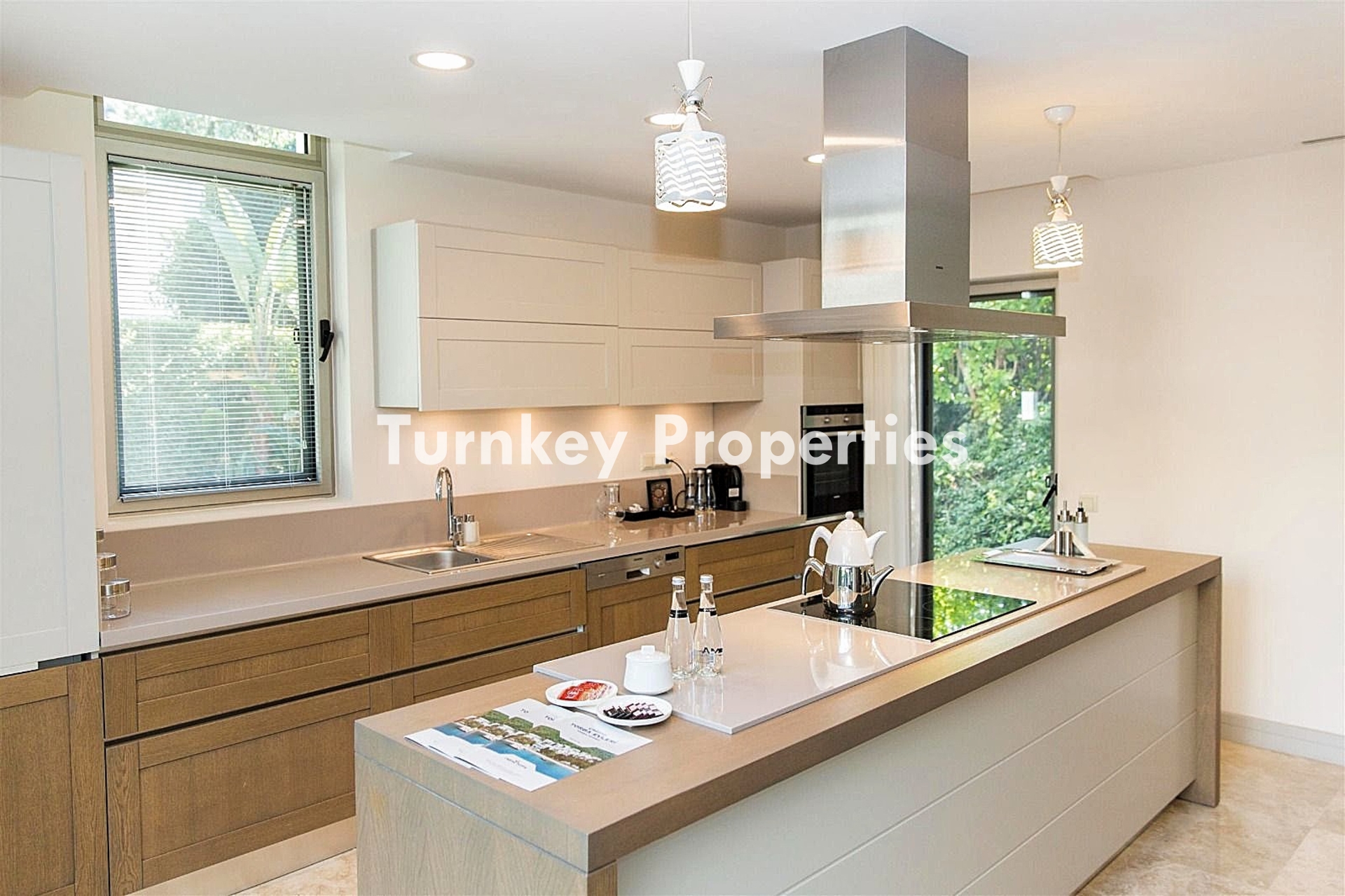 Torba Satılık Villa Denize Sıfır Özel Plajlı Site İçinde Yaşam