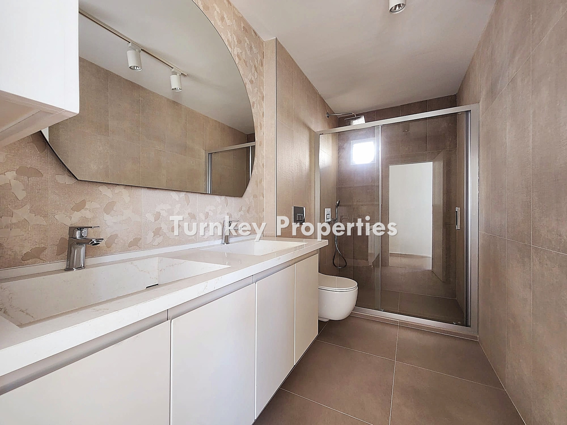 Gündoğan Küçükbük'te Deniz Manzaralı, Bahçeli Satılık Villa