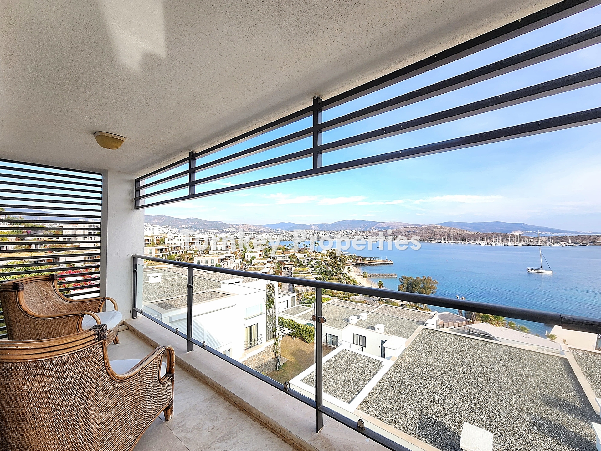 Bitez Gümbet Arası Satılık Denize Sıfır Deniz Manzaralı Daire