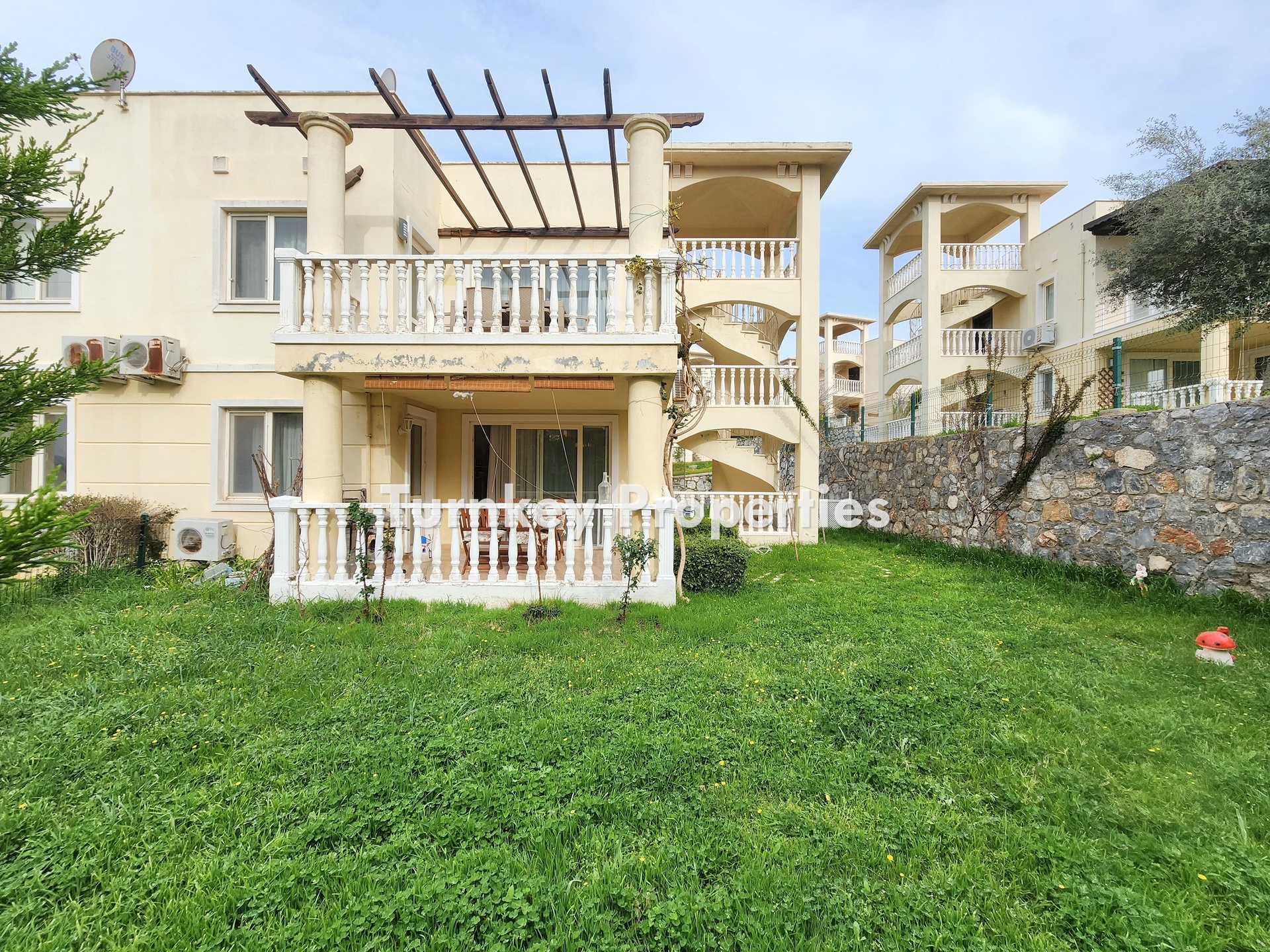 Boğaziçi Flamingo Country Club Satılık Bahçe Katı Daire Göl Manzalı