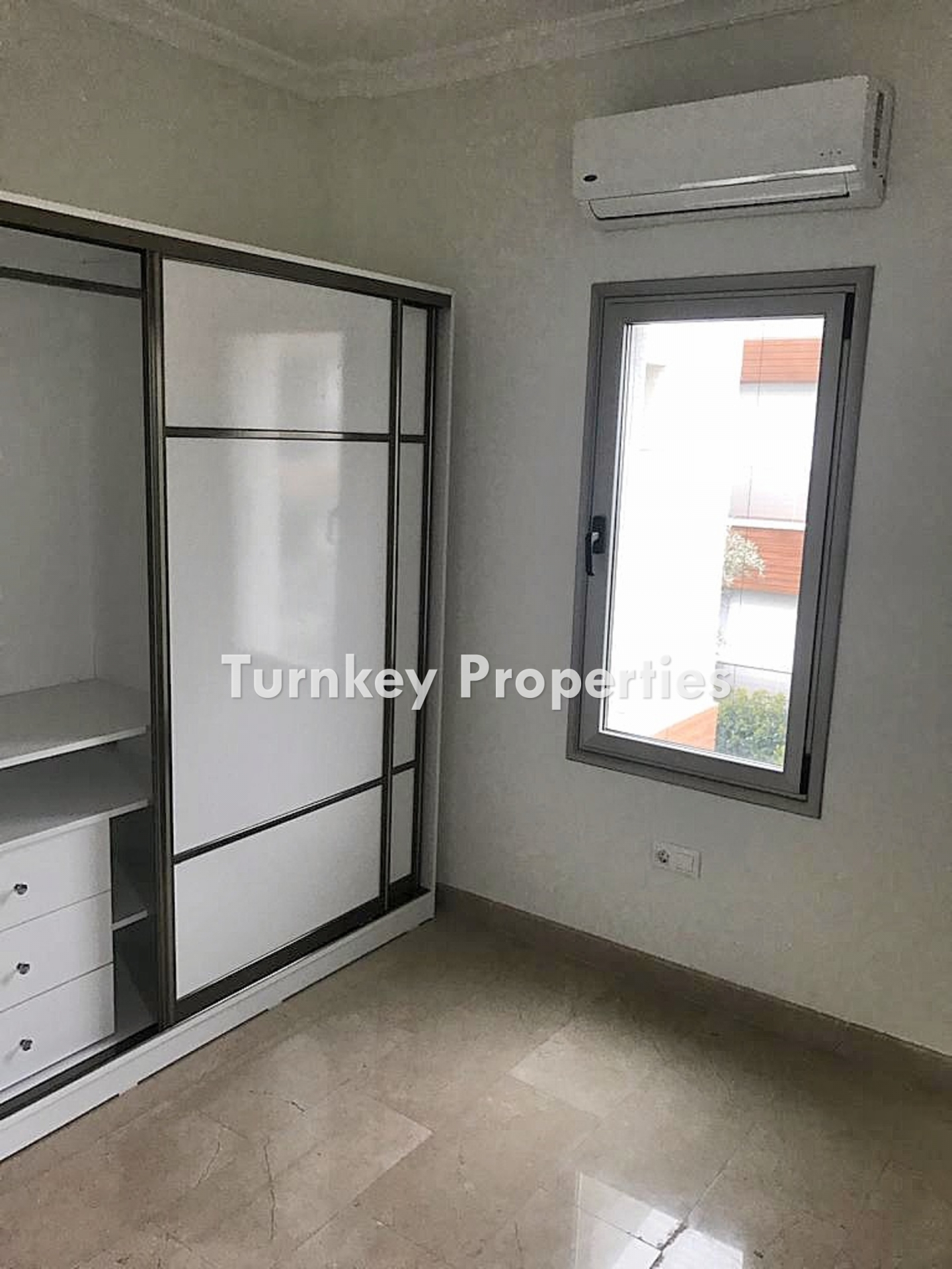 Bodrum, Konacık'ta Satılık Daire | Merkezi Konumda, Marmara Koleji YakIn, Site İçerisinde Ortak Havuzlu 3+1 Üst Kat Daire