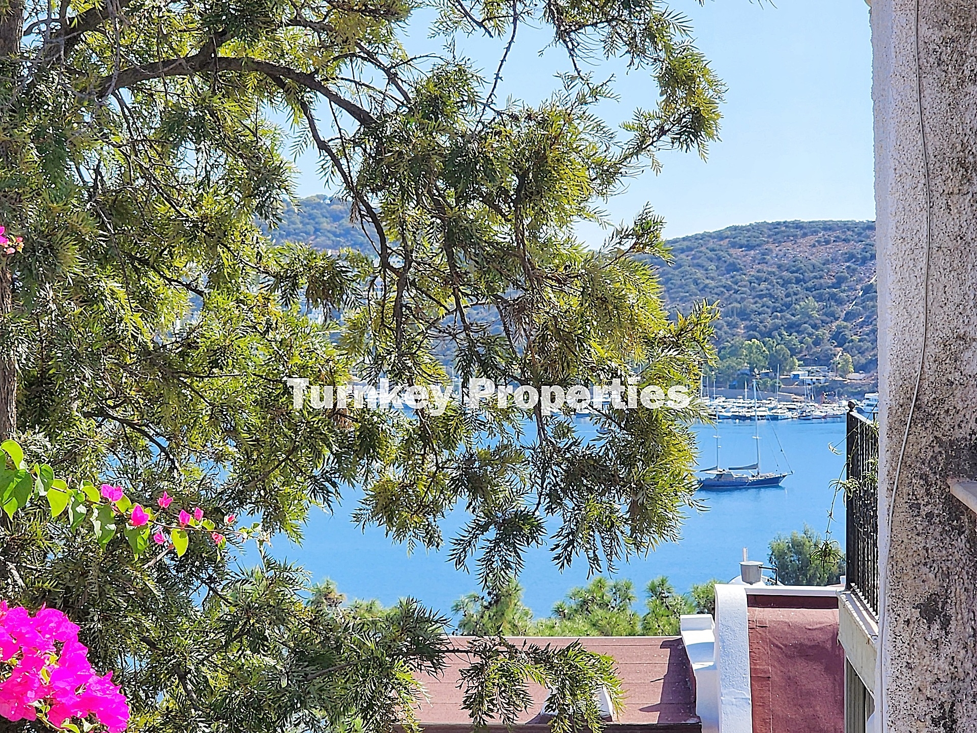 Bodrum Bitez Aktur Sitesi Satılık 3+2 Villa Deniz Manzaralı Bahçe