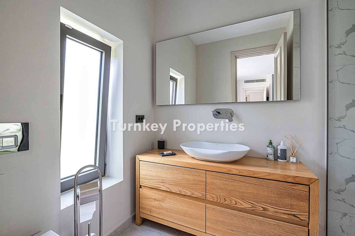 Dibeklihan Satılık Villa Tek Katlı Özel Bahçeli Infinity Havuzlu