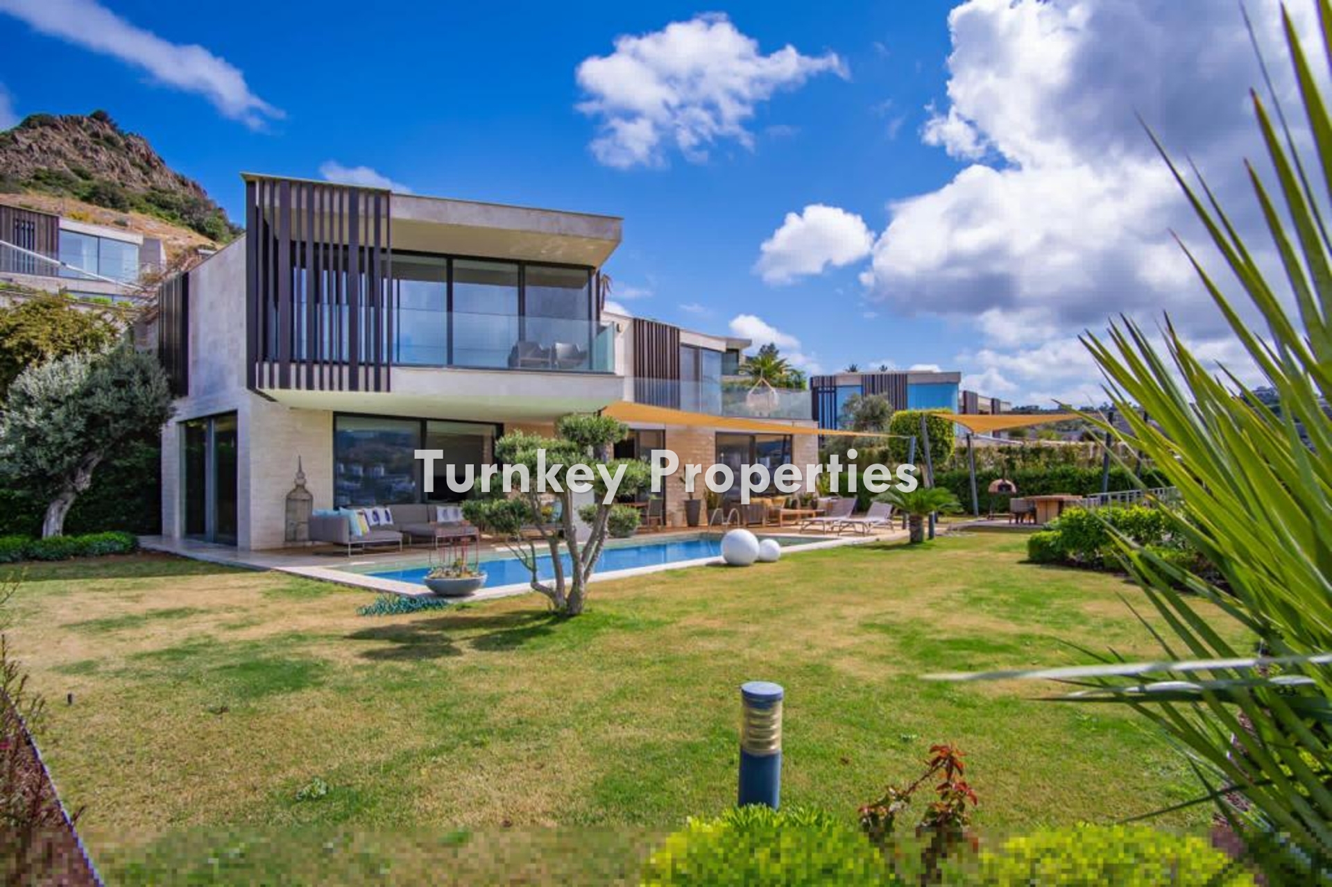Bodrum Yalıkavak Satılık Villa Denize Sıfır Özel Havuzlu Modern