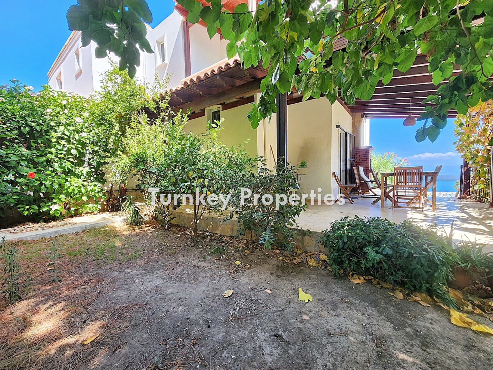 Bodrum, Gündoğan Satılık Villa | Bahçeli ve Deniz Manzaralı