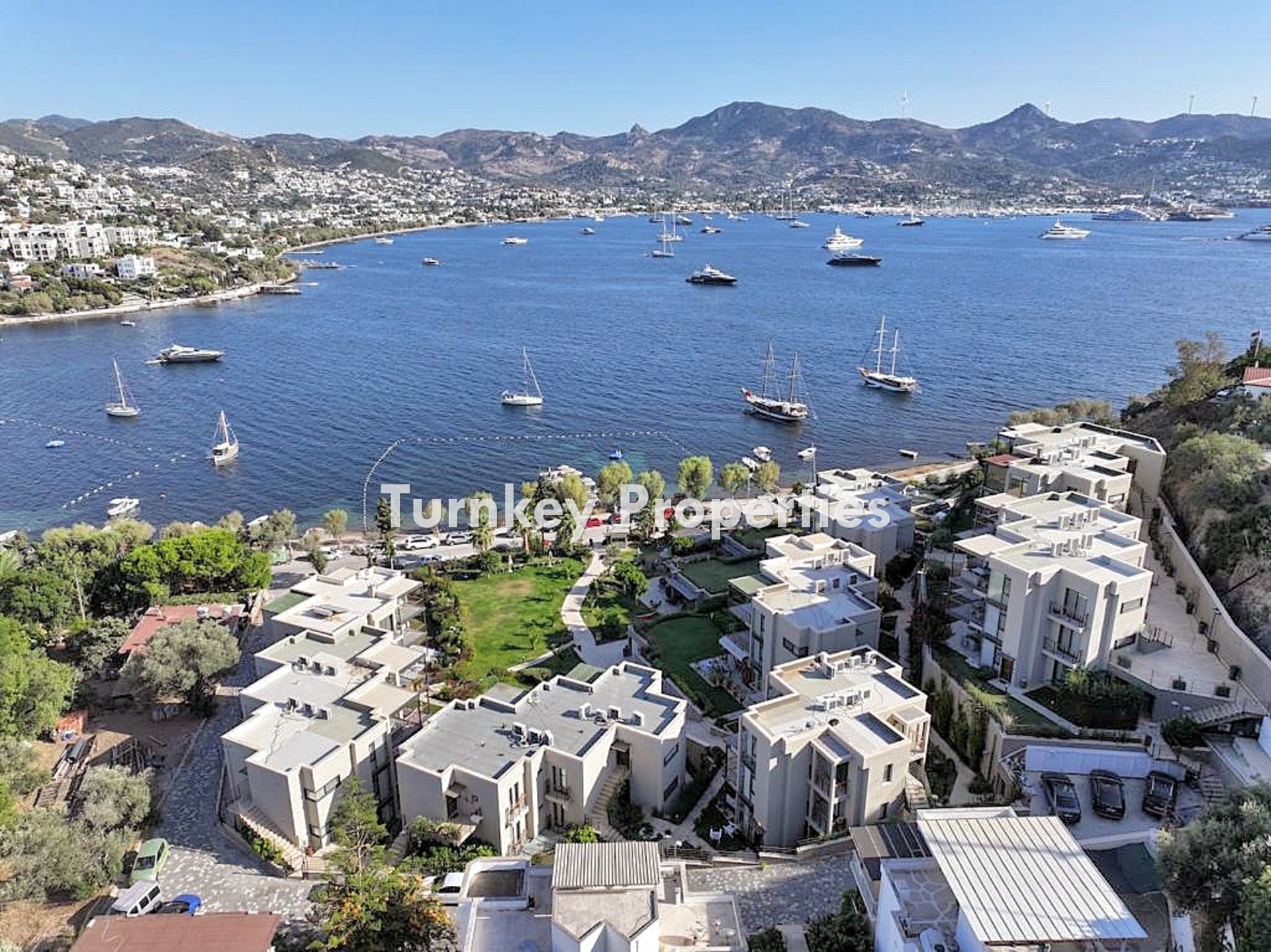 Yalıkavak Küdür Satılık Daire Denize Sıfır Geniş Bahçeli Site