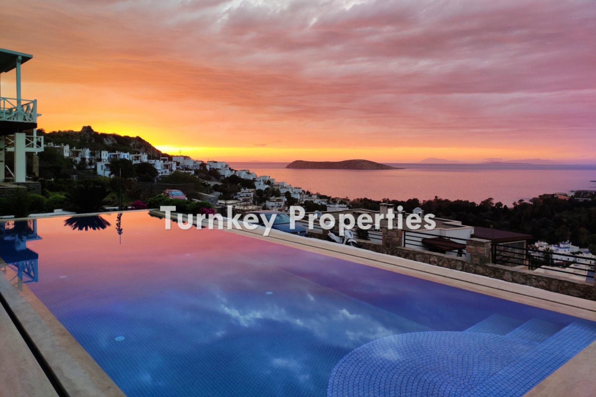 Gümüşlük Satılık Villa Deniz Manzaralı Özel Havuzlu Bahçeli