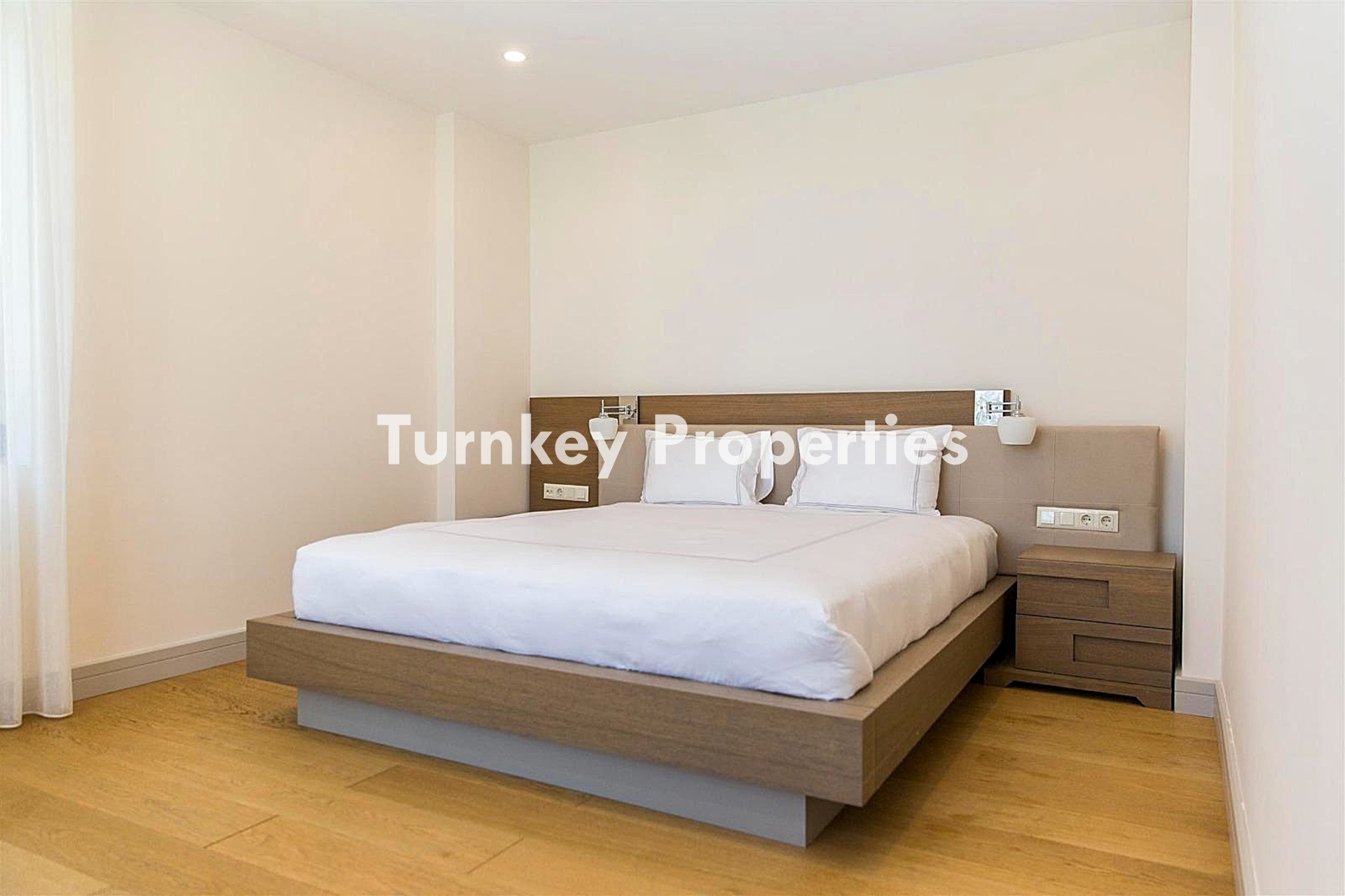 Torba Satılık Villa Denize Sıfır Özel Plajlı Site İçinde Yaşam