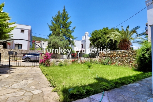 Torba Satılık Müstakil Ev Sahile Yakın Bahçeli Deniz Manzaralı