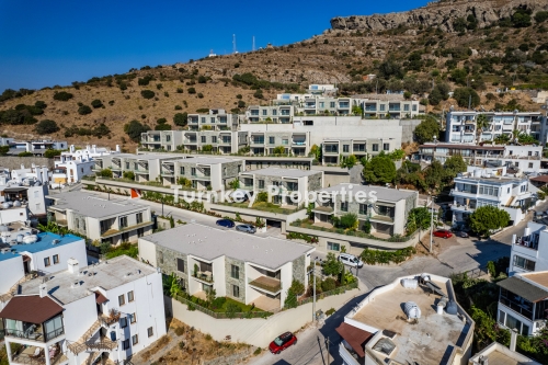 Turgutreis’te Kaliminos ve Marina Manzaralı 3+1 Satılık Daire | Ortak Havuz, Yerden Isıtma, Jeneratör ve Su Deposu Özellikleriyle