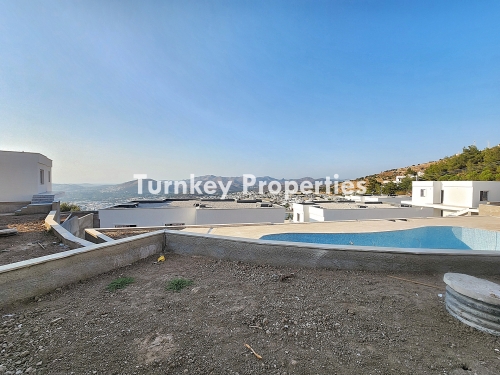 Turgutreis Karabağ Satılık Daire | Bahçe Katı, Vadi ve Kısmi Deniz Manzaralı