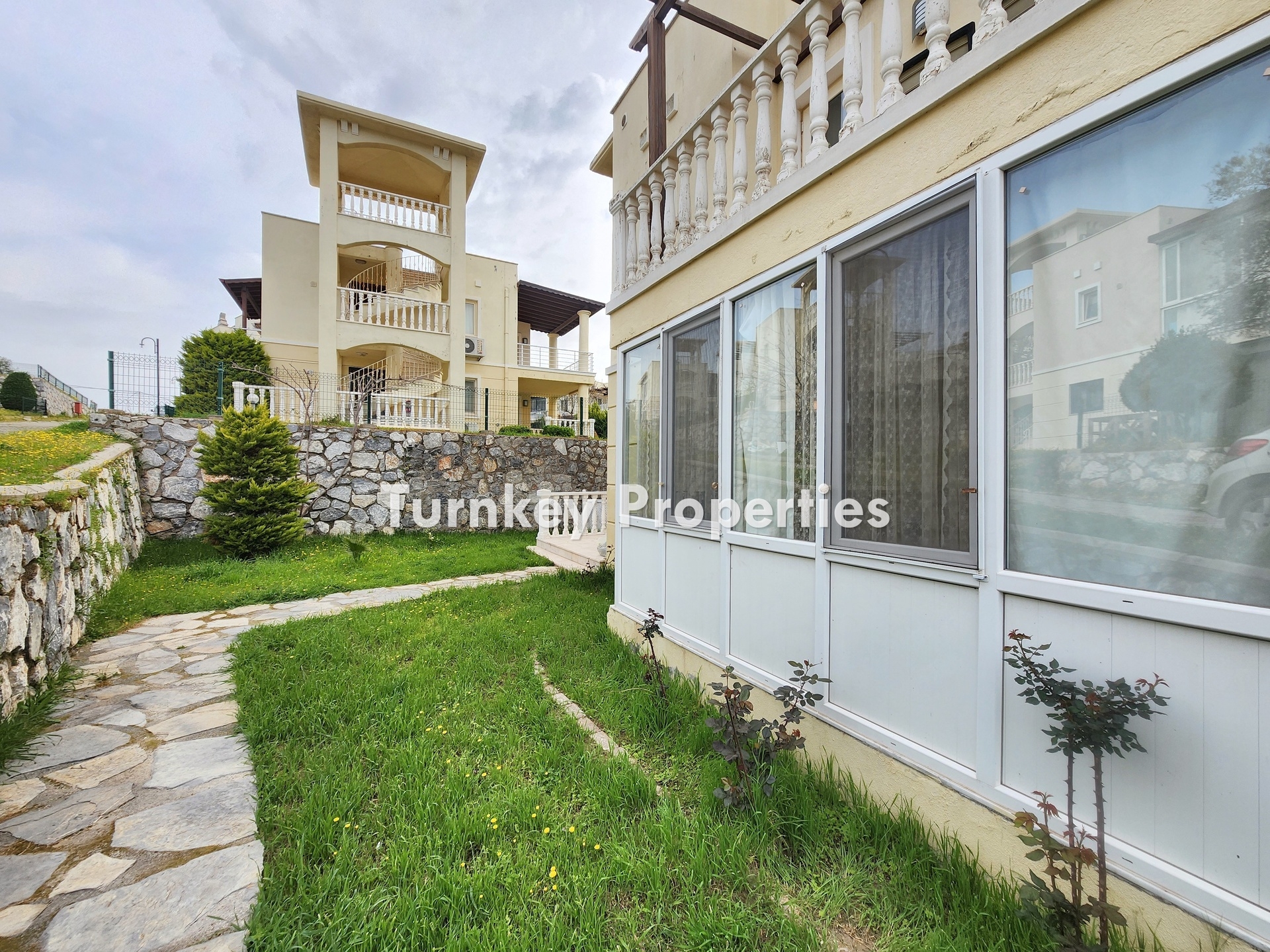 Boğaziçi Flamingo Country Club Satılık Bahçe Katı Daire Göl Manzalı