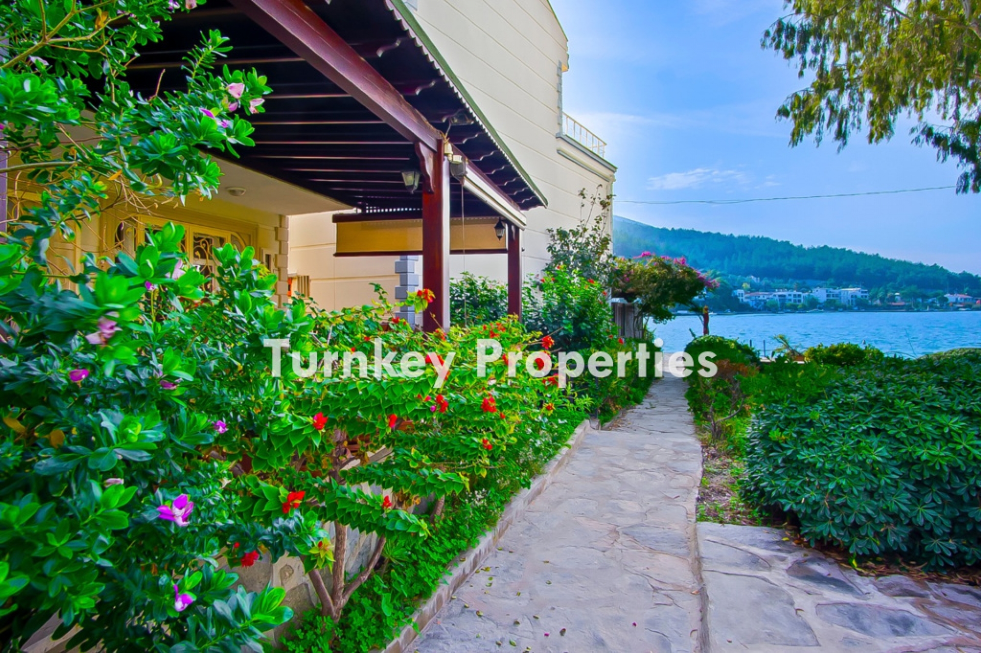 Güvercinlik Satılık Villa Denize Yakın Deniz Manzaralı Geleneksel