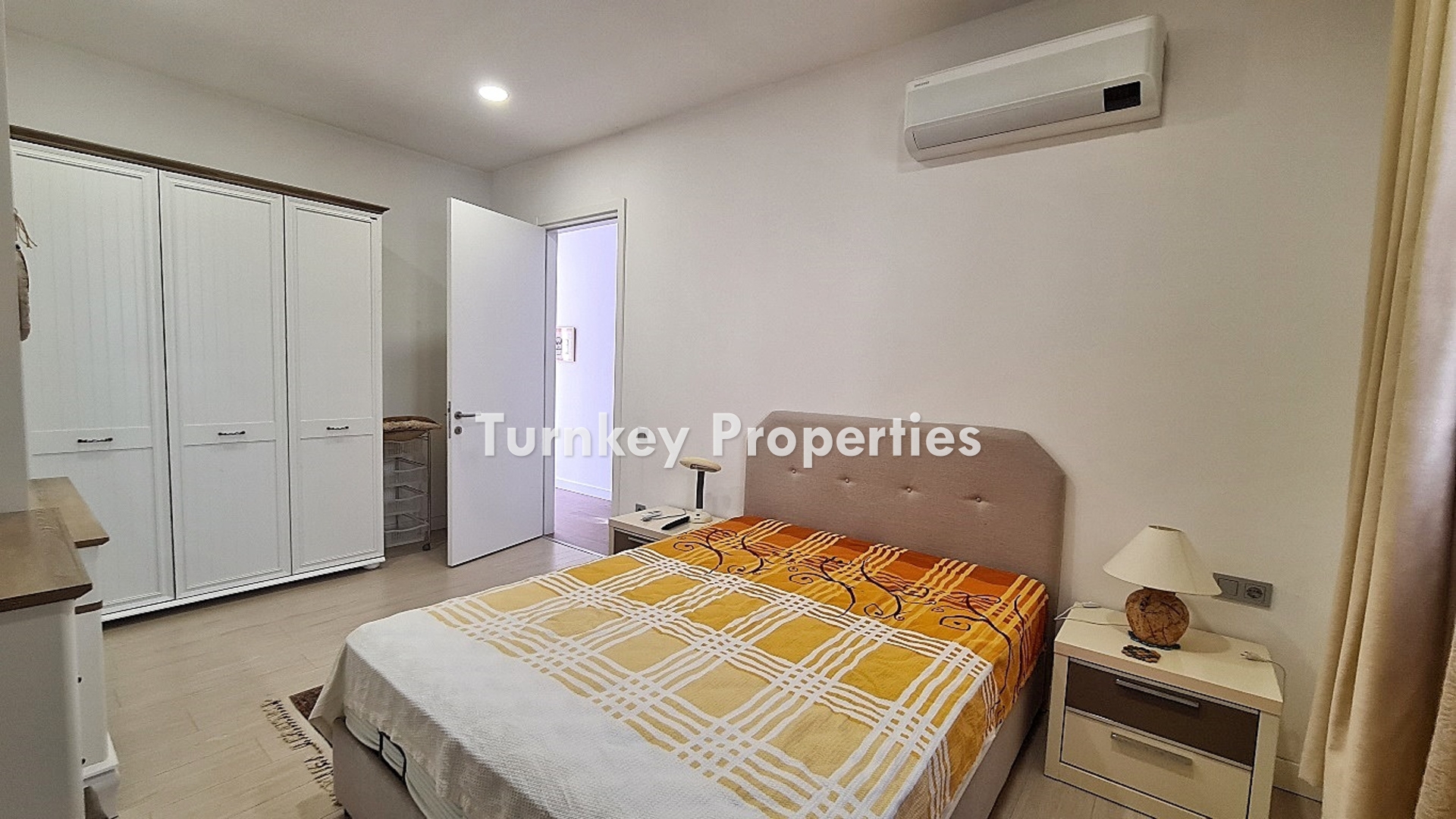 Ortakent Yahşi Satılık Villa Sahile Yakın Tek Katlı Bahçeli Ev