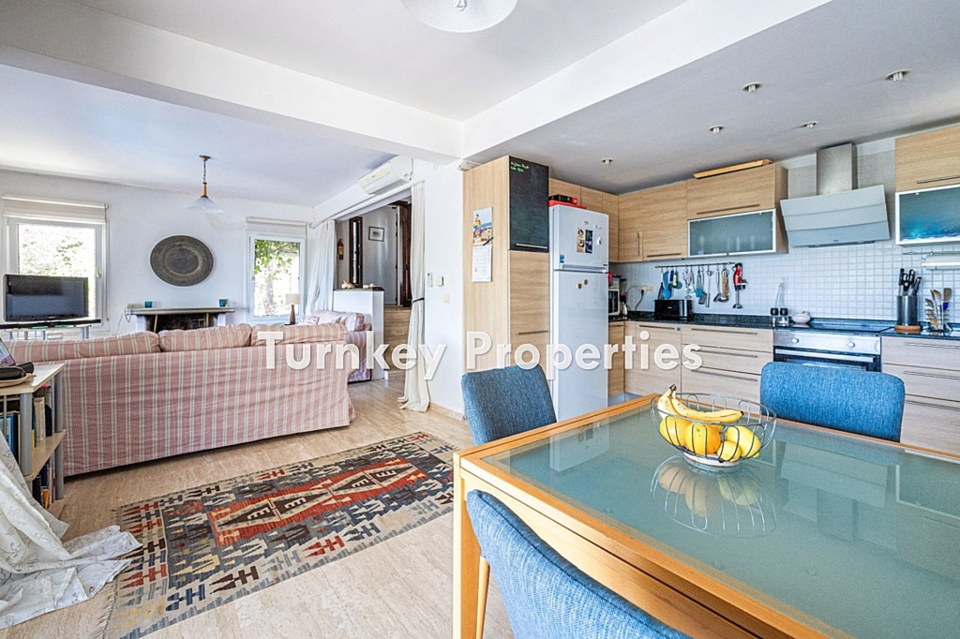 Torba Satılık Villa Deniz Manzaralı Özel Havuzlu Geniş Bahçeli Ev