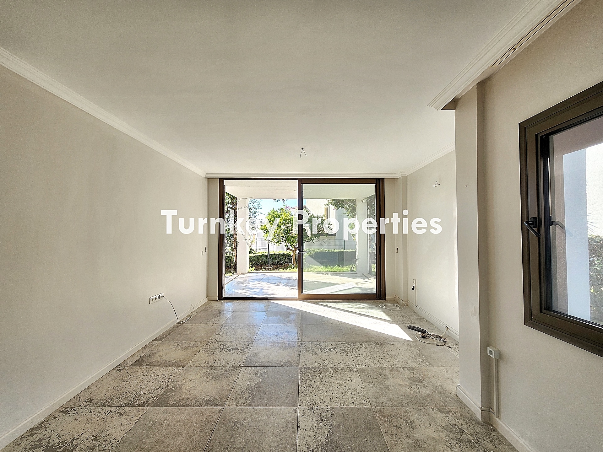 Gümüşlük Koyunbaba Satılık Bahçe Katı Daire Plaja Yakın Site İçi