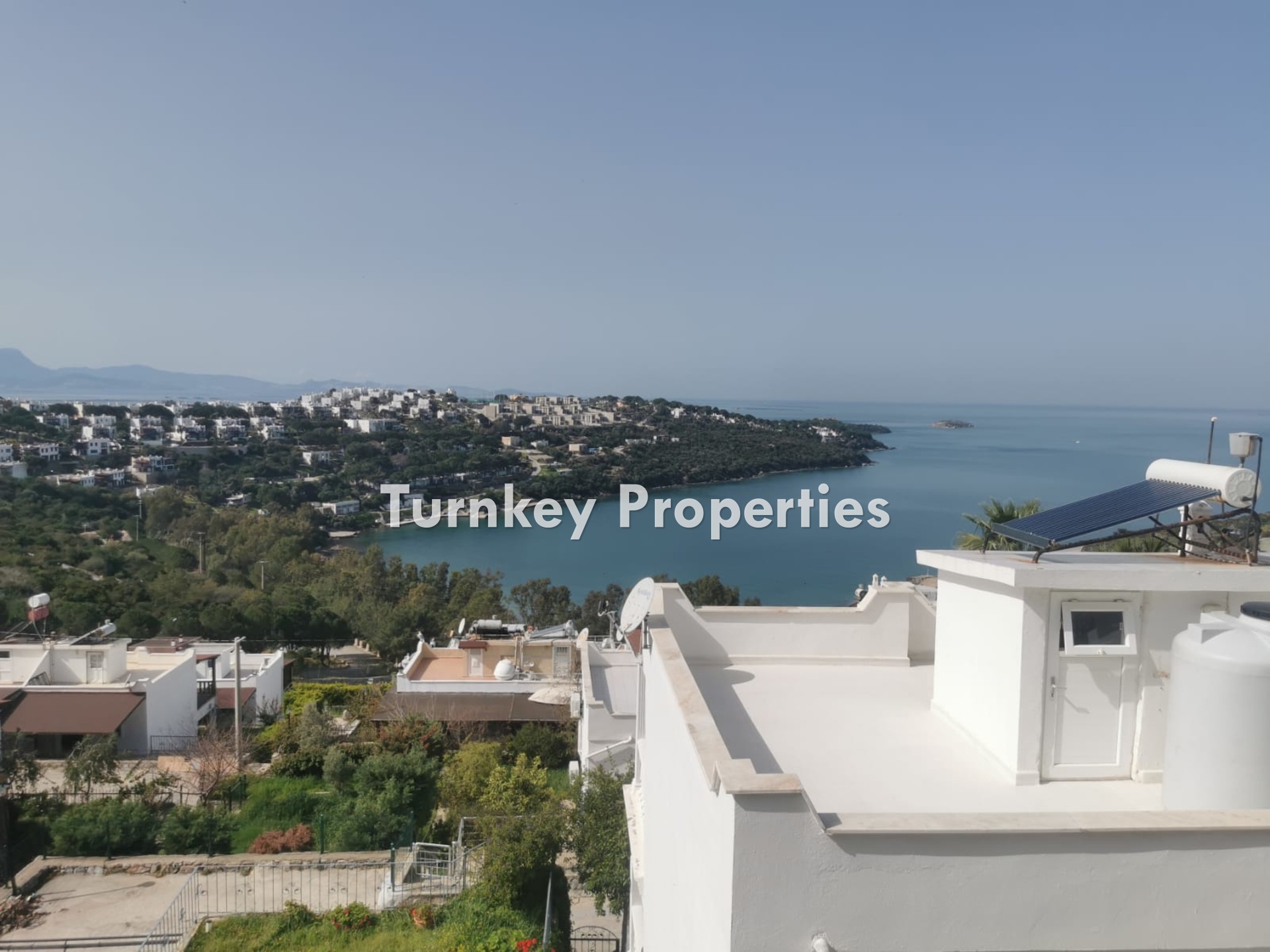 Güvercinlik'te Özel Plajlı, Sosyal Tesisli, Deniz Manzaralı Satılık 3+1 Villa