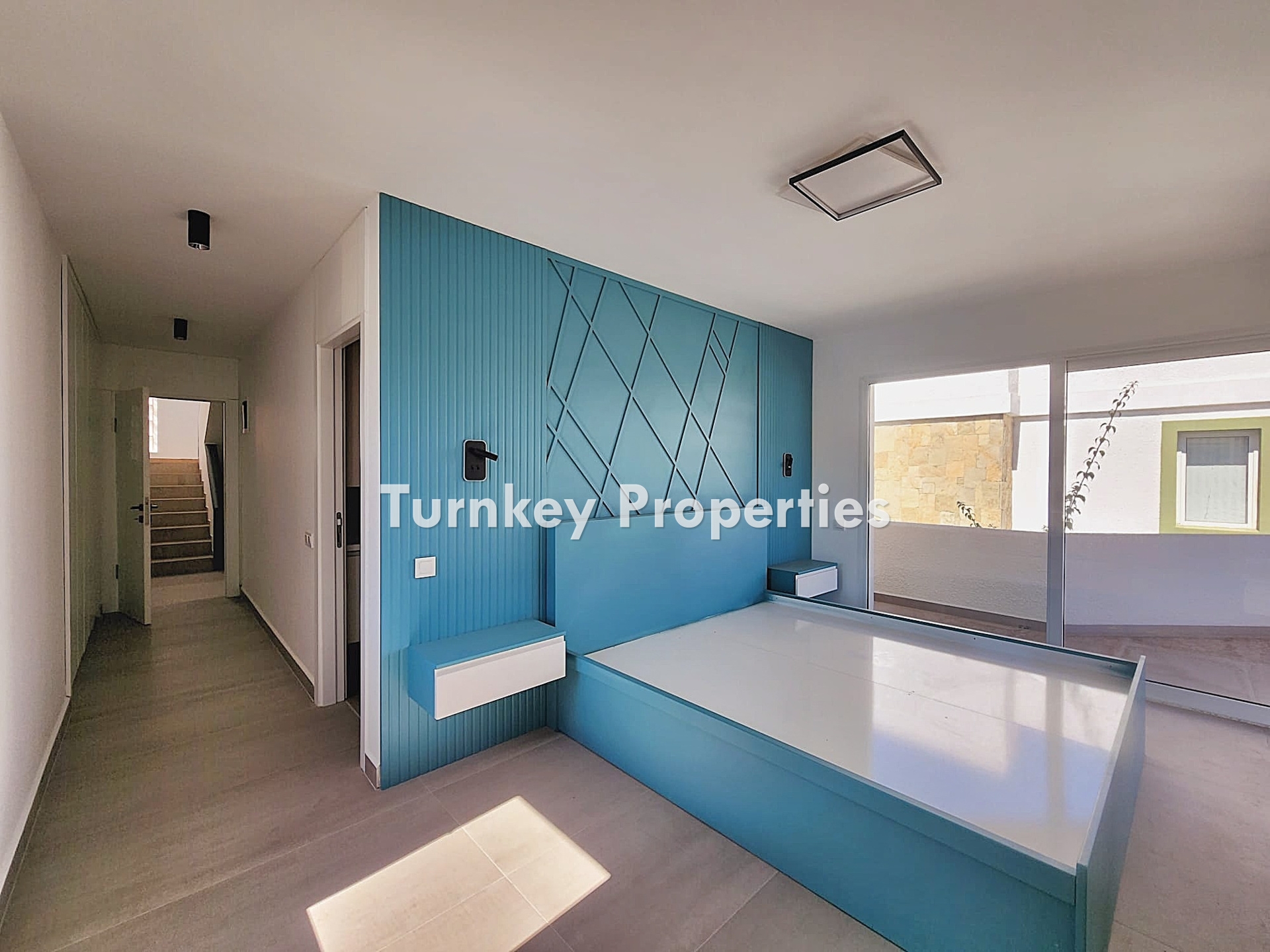 Gündoğan Küçükbük'te Deniz Manzaralı, Bahçeli Satılık Villa