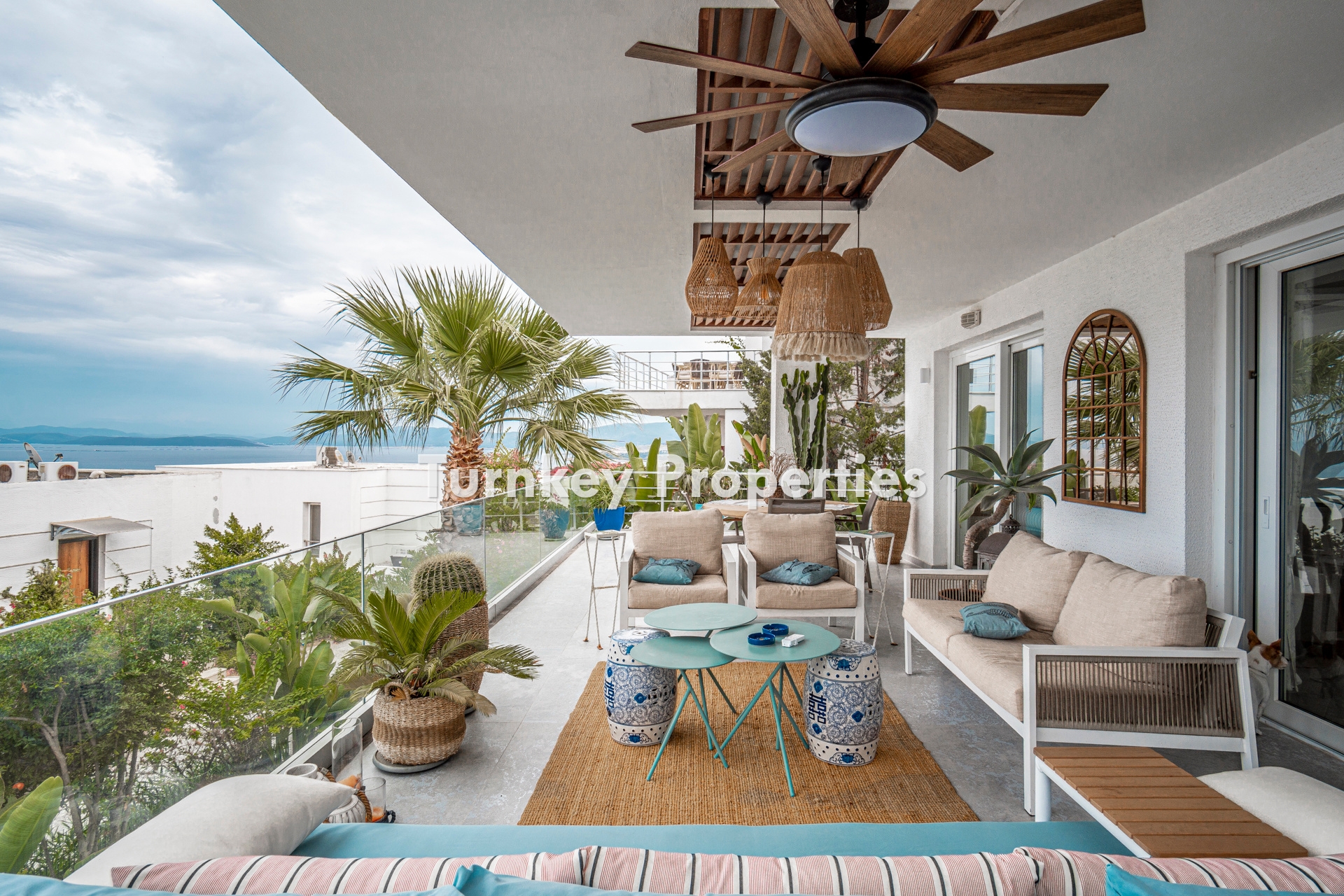 Türkbükü Hebil Koyu’nda Eşsiz Manzaralı, Denize Sıfır Satılık 4+1 Daire