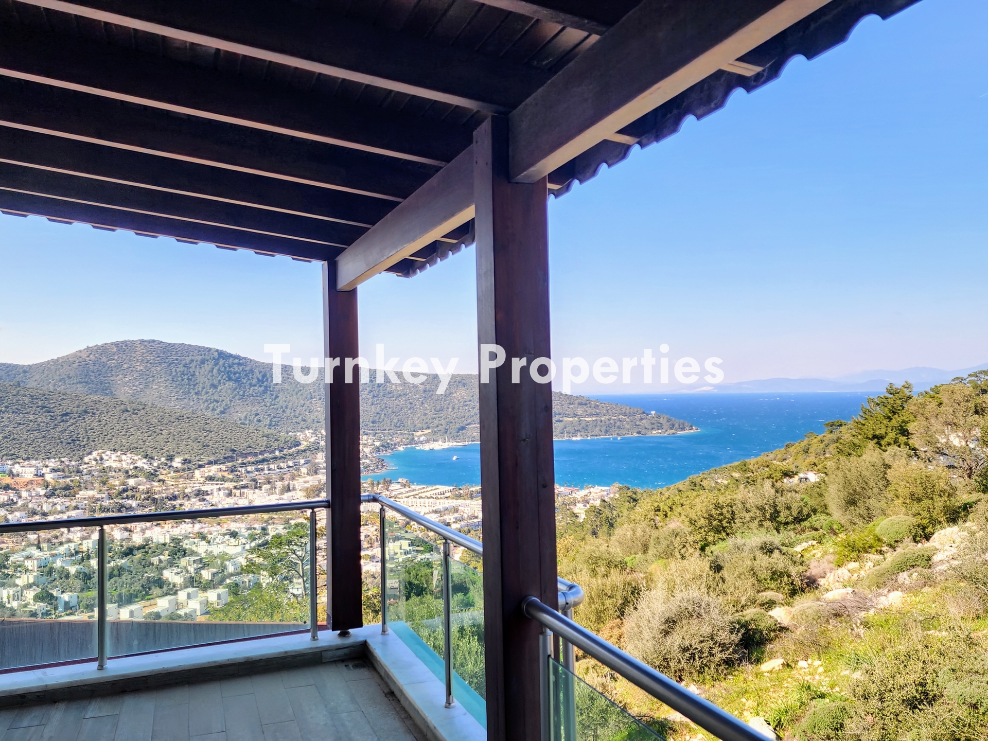 Torba Satılık Deniz Manzaralı Bahçeli Villa Özel Konumda Yaşam