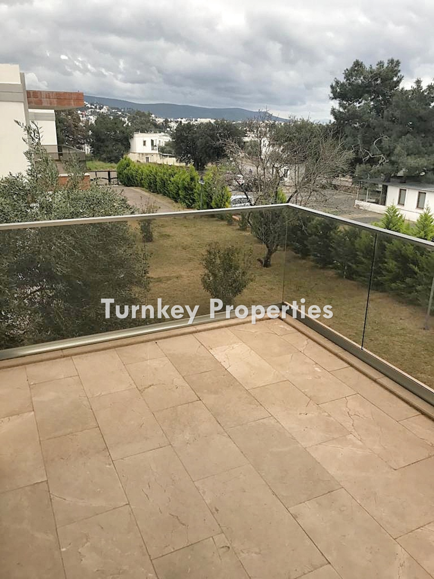 Bodrum, Konacık'ta Satılık Daire | Merkezi Konumda, Marmara Koleji YakIn, Site İçerisinde Ortak Havuzlu 3+1 Üst Kat Daire