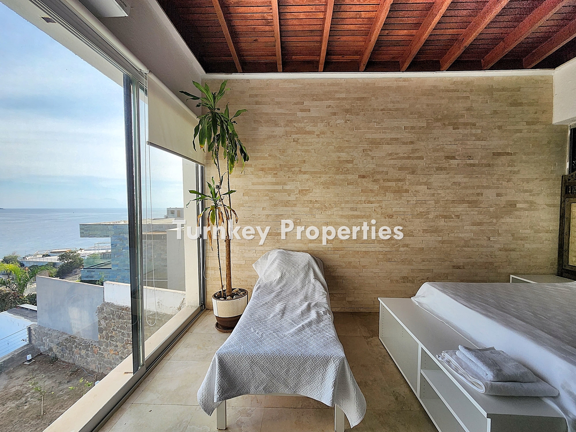 Bitez Gümbet Arası Satılık Denize Sıfır Deniz Manzaralı Daire