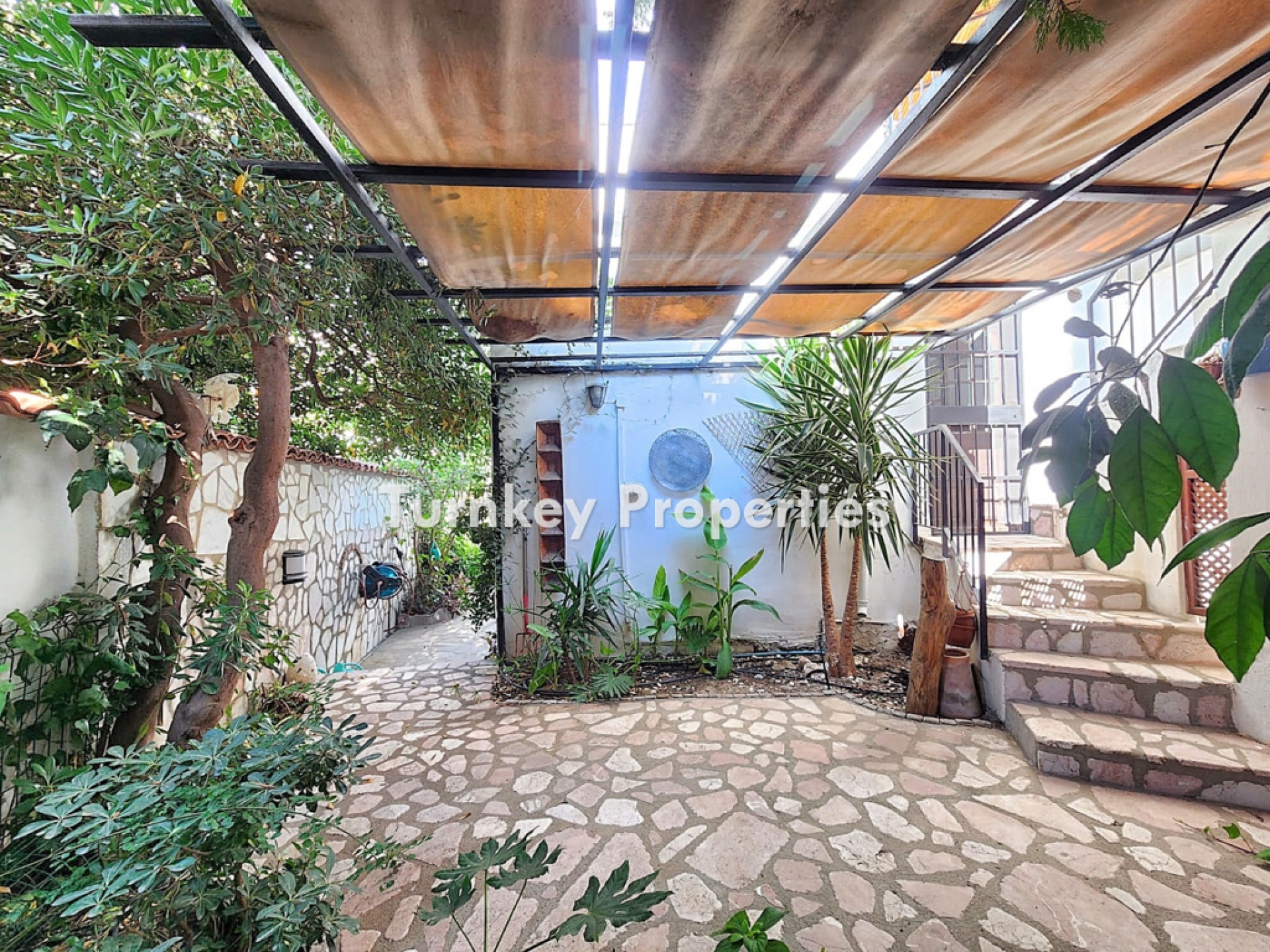 Bodrum Merkez Satılık Taş Ev Otantik Tasarım Yürüme Mesafesinde