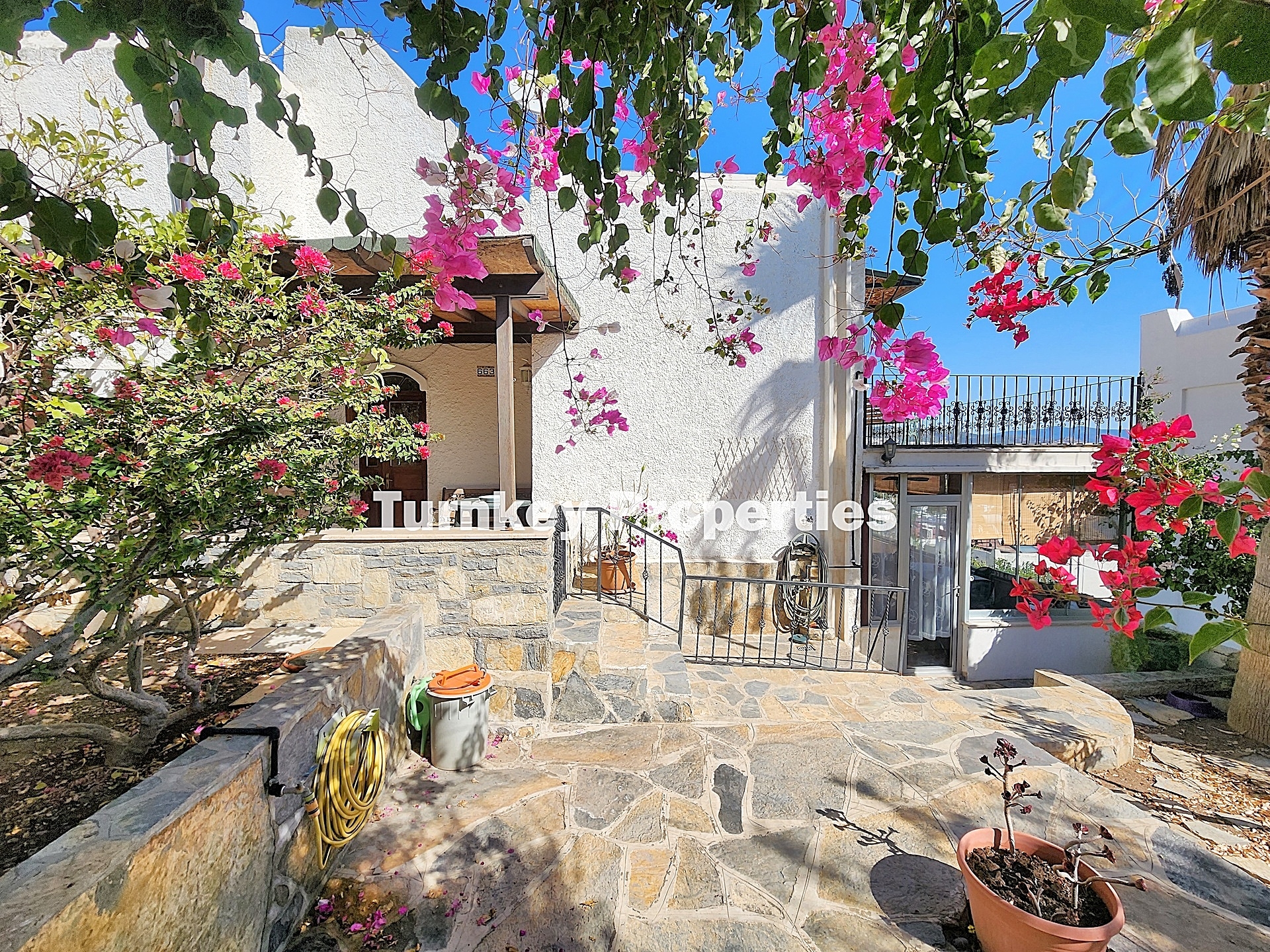 Bodrum Bitez Aktur Sitesi Satılık 3+2 Villa Deniz Manzaralı Bahçe