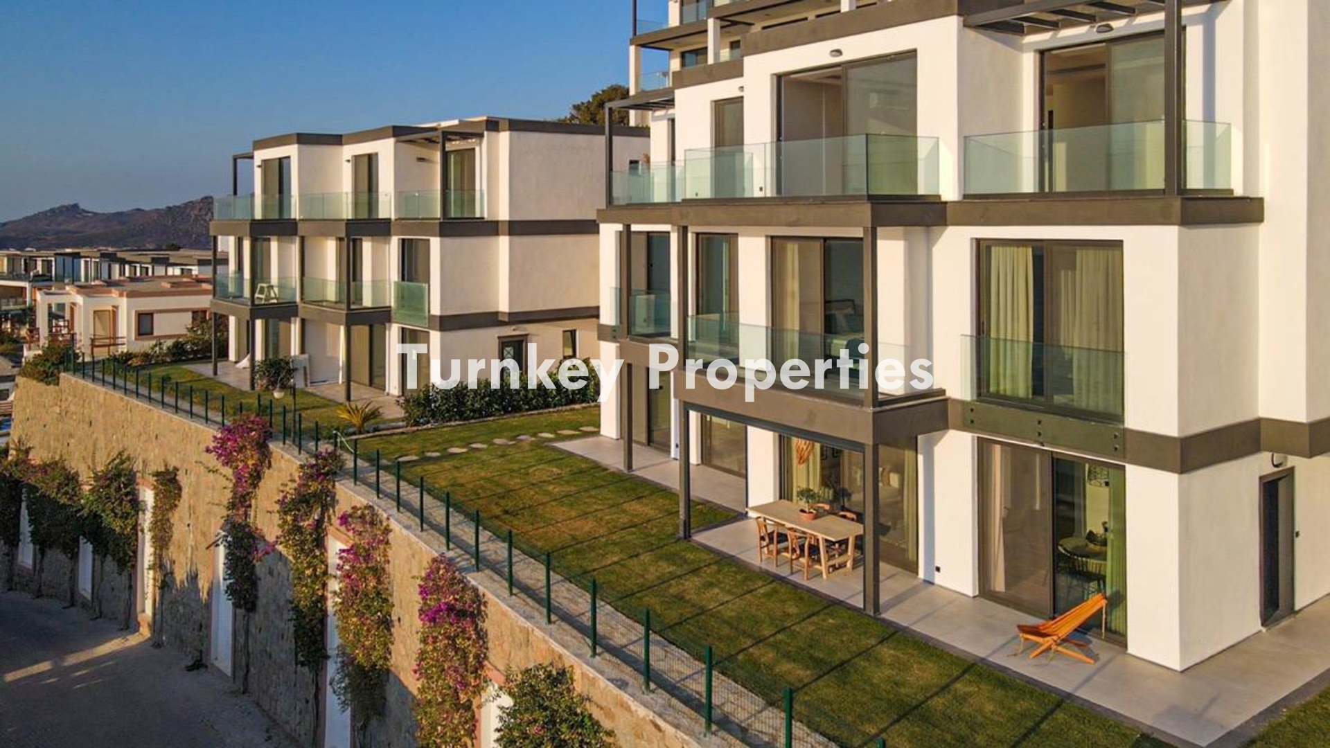 Yalıkavak Sezonluk Kiralık Ev, Denize sıfır konum, Ortak yüzme havuzu