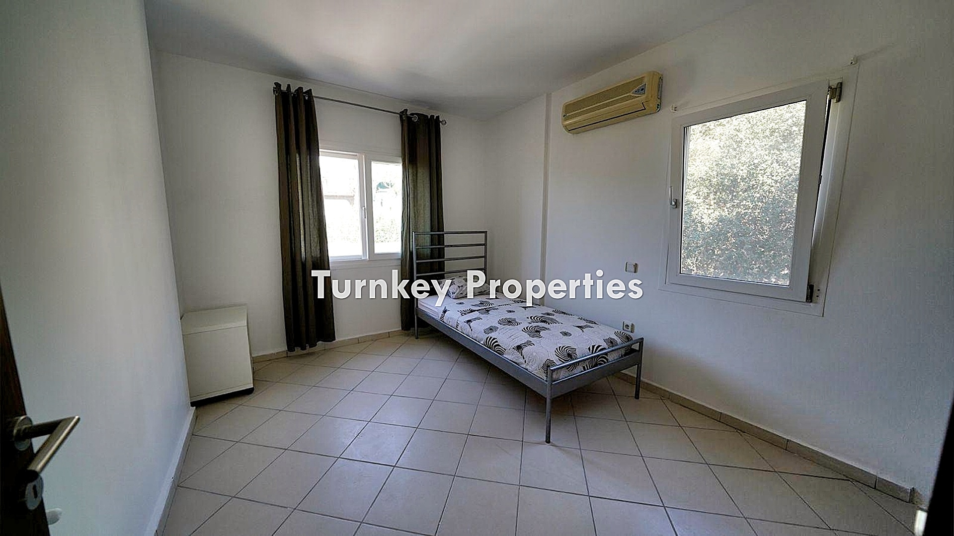 Koyunbaba Satılık Müstakil Villa Site İçerisinde Bahçeli Havuzlu