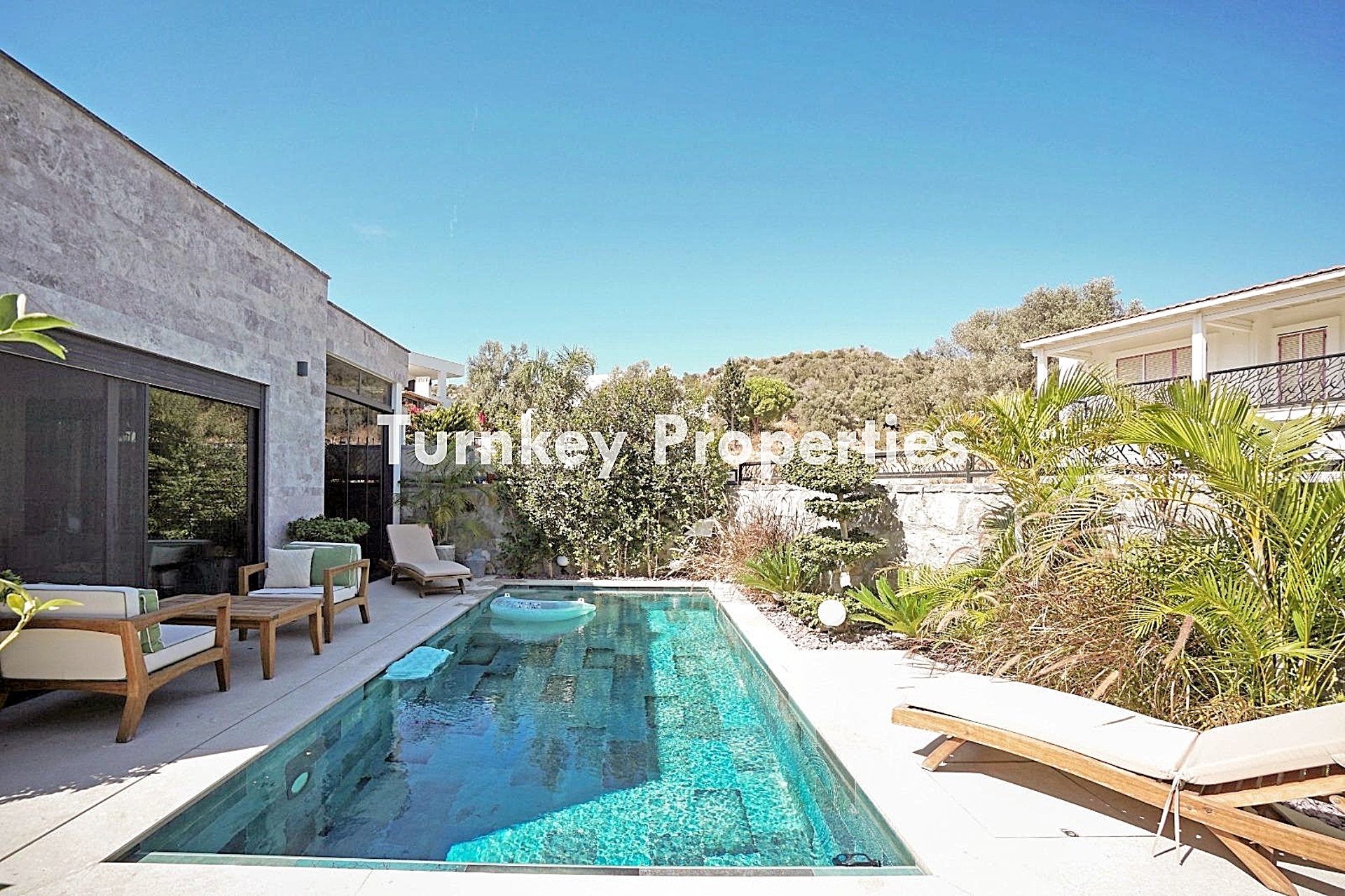 Gümüşlük Merkez Satılık Tek Katlı Müstakil Villa Özel Havuzlu