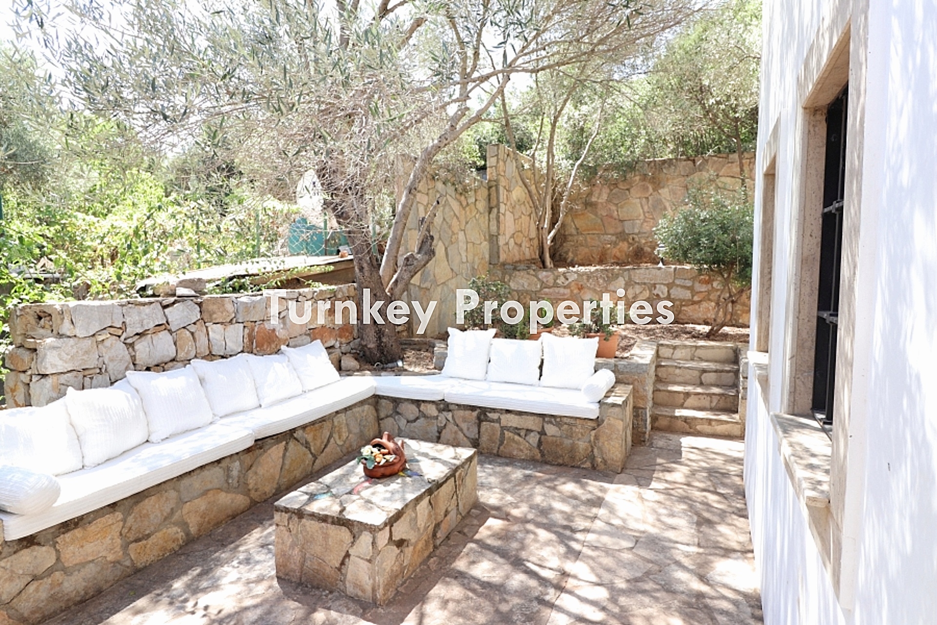 Torba Satılık Müstakil Ev Sahile Yakın Bahçeli Deniz Manzaralı