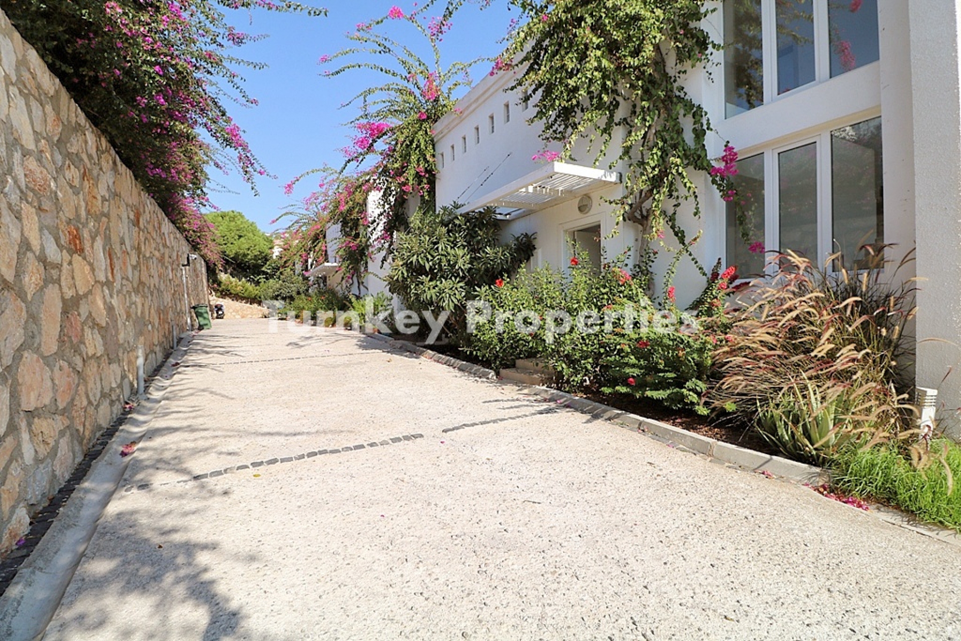 Gündoğan Küçükbük Satılık Tripleks Villa Denize Yakın Site