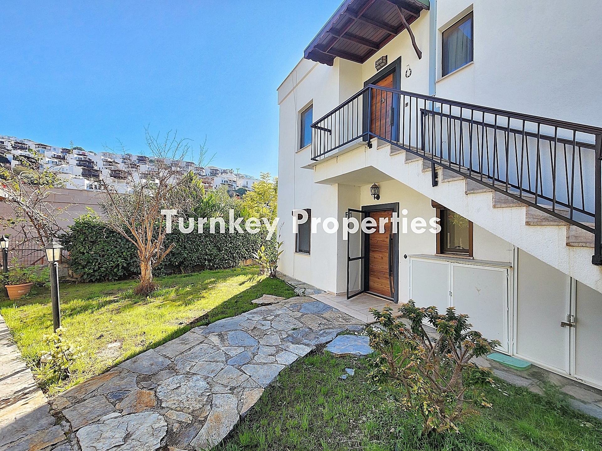 Gümüşlük Koyunbaba Satılık Bahçe Katı Daire Plaja Yakın Site İçi