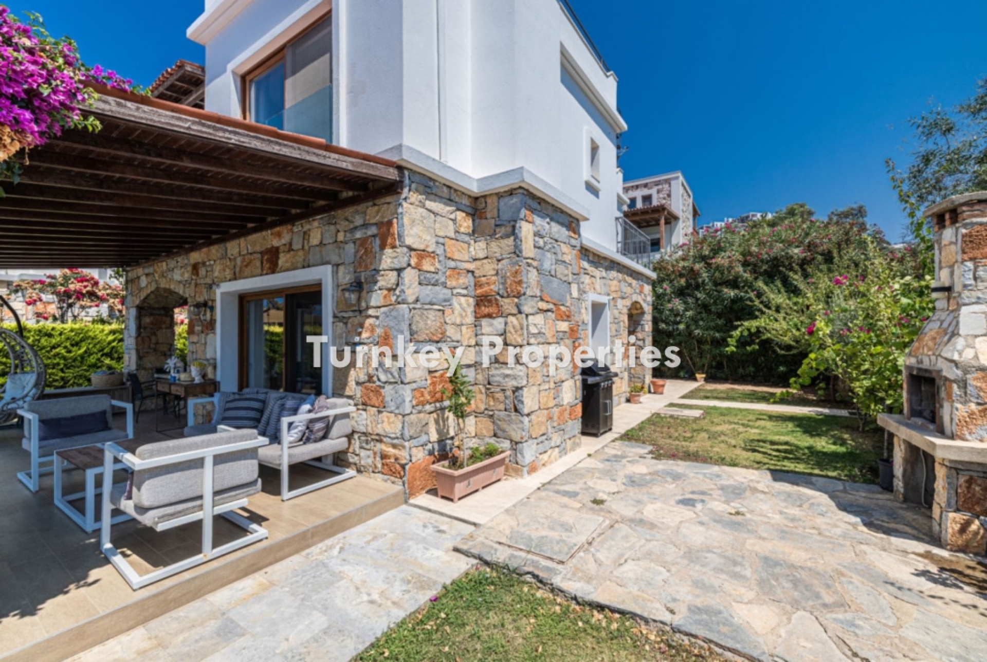 Gümüşlük Satılık Dubleks Villa Deniz Manzaralı Özel Havuzlu