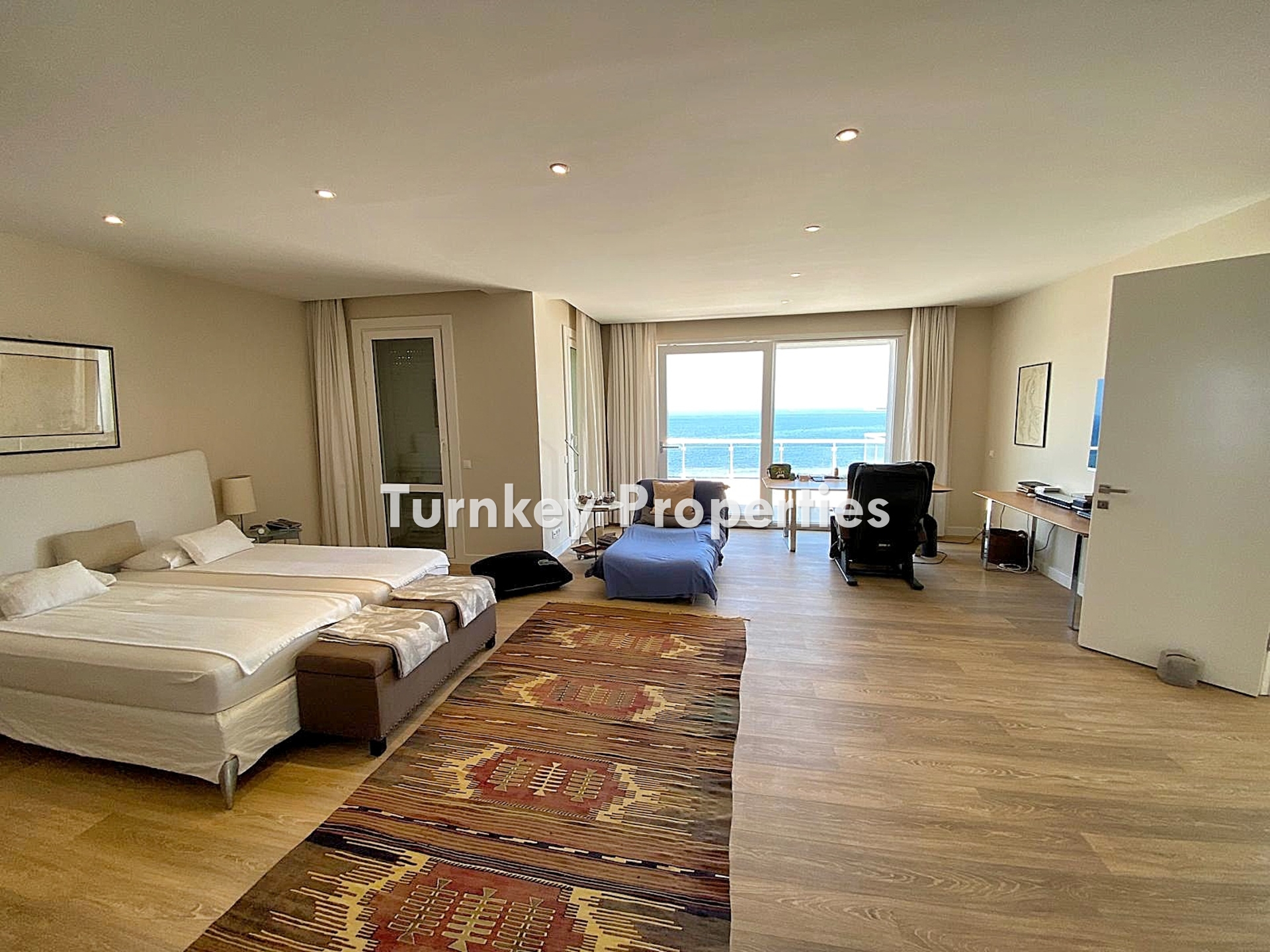 Gündoğan Satılık Villa Denize Sıfır Özel İskeleli Deniz Manzaralı