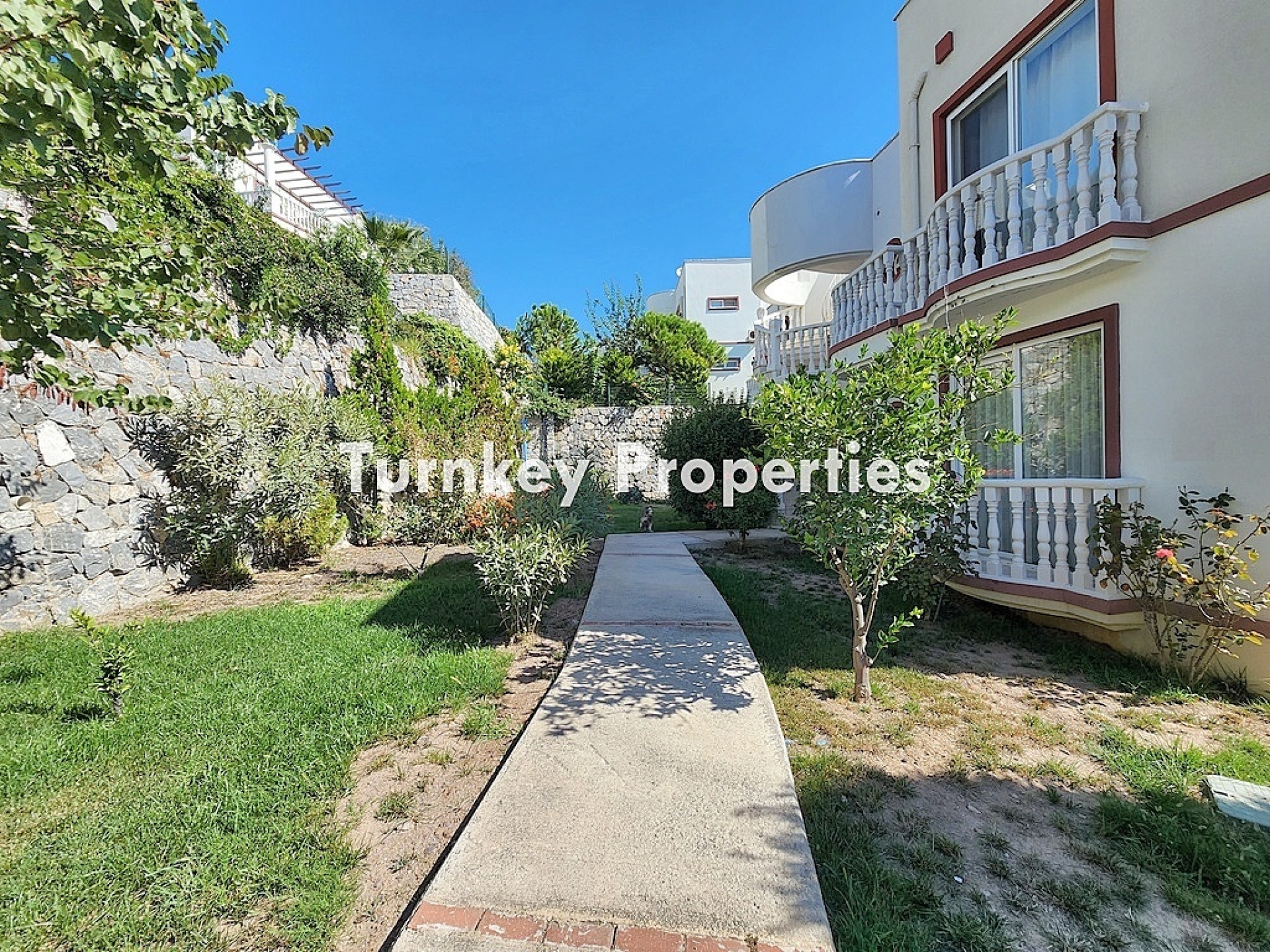 Boğaziçi Satılık Daire Flamingo Gölü Manzaralı Site İçinde