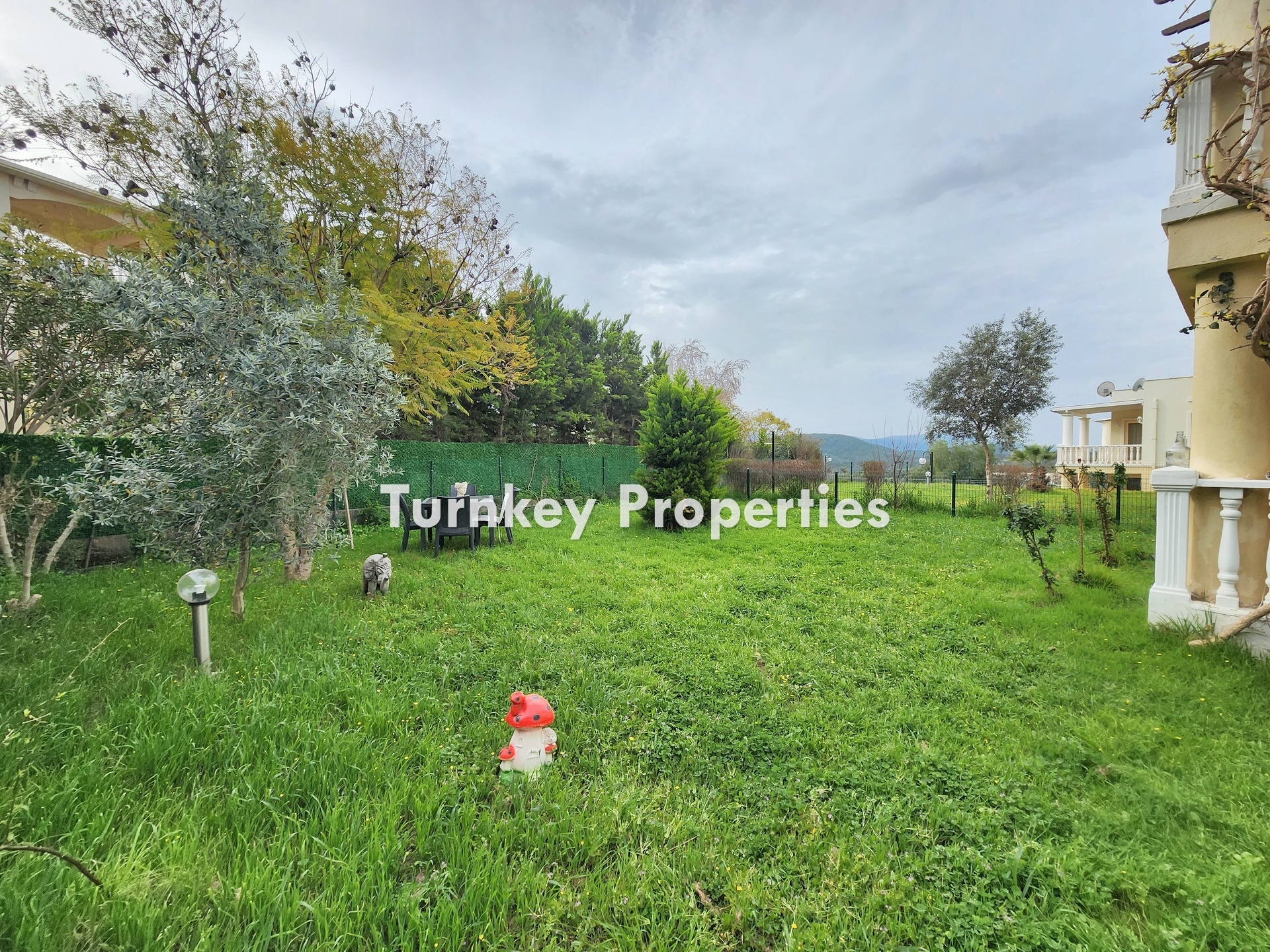 Boğaziçi Flamingo Country Club Satılık Bahçe Katı Daire Göl Manzalı