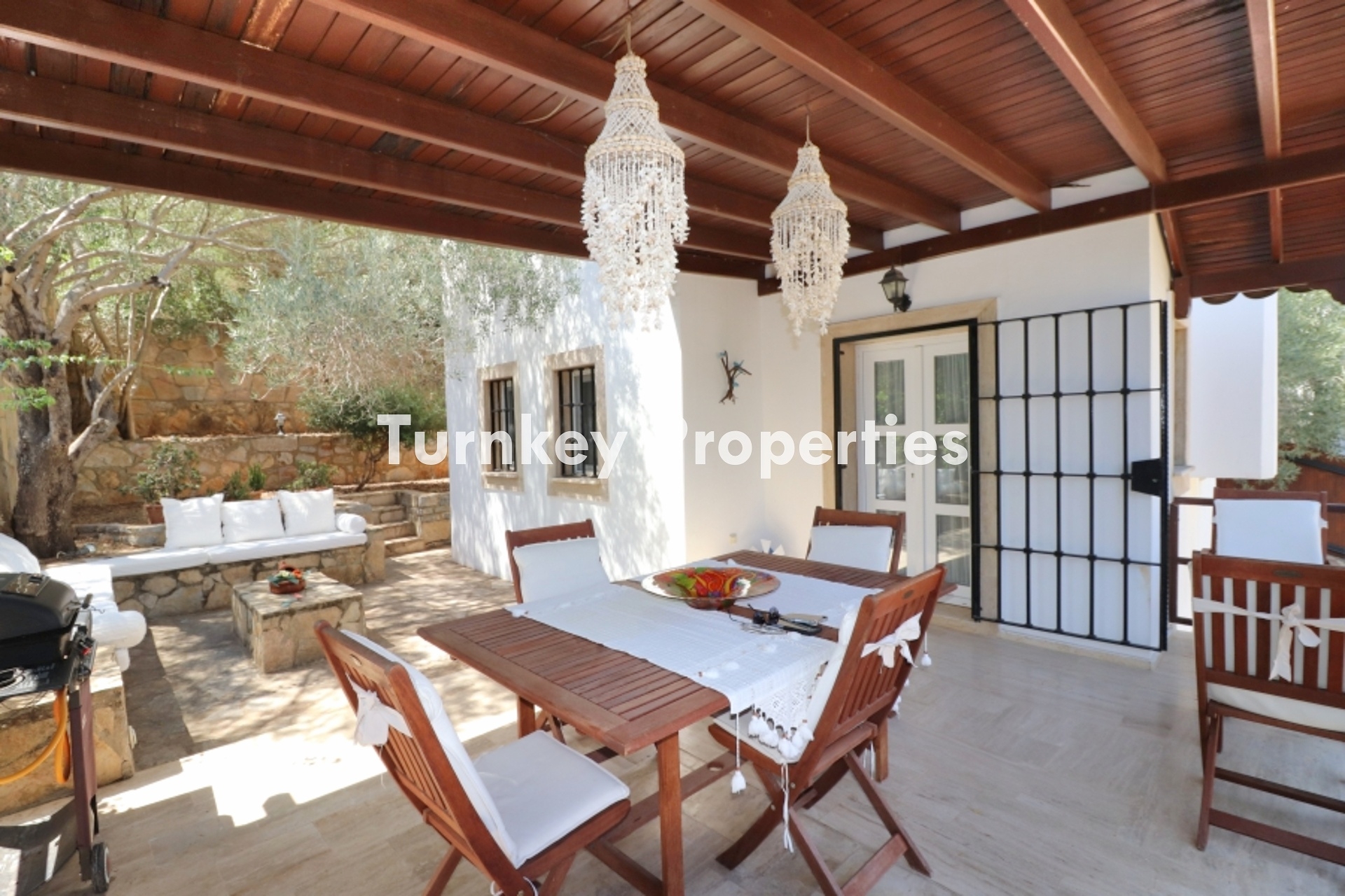 Torba Satılık Müstakil Ev Sahile Yakın Bahçeli Deniz Manzaralı