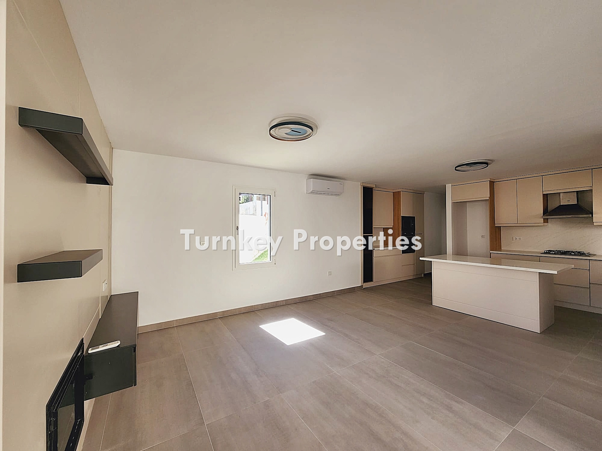 Gündoğan Küçükbük'te Deniz Manzaralı, Bahçeli Satılık Villa