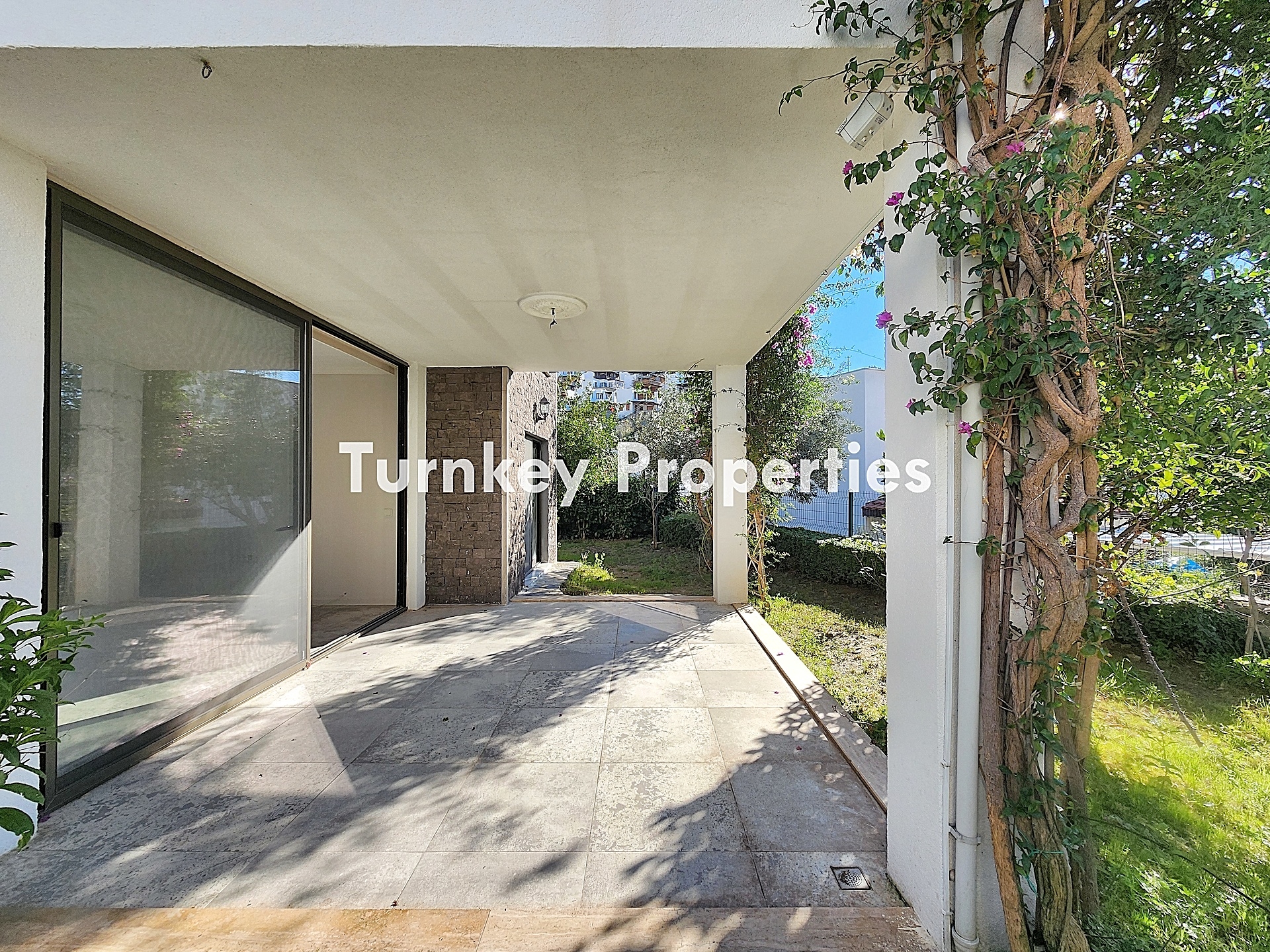 Gümüşlük Koyunbaba Satılık Bahçe Katı Daire Plaja Yakın Site İçi