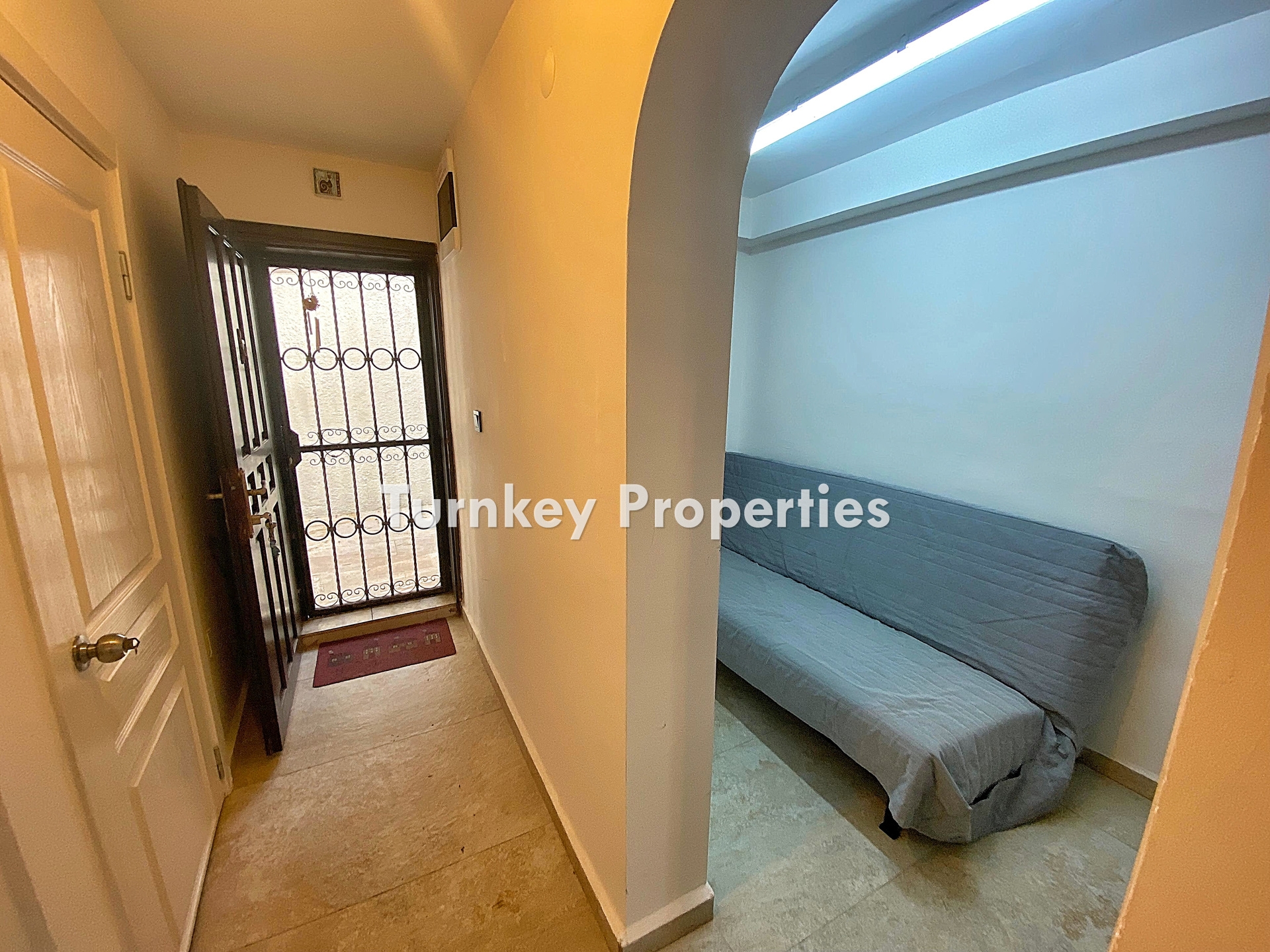 Gündoğan’da Satılık Deniz Manzaralı Villa | Özel Plaj, Geniş Teras ve Merkezi Konum