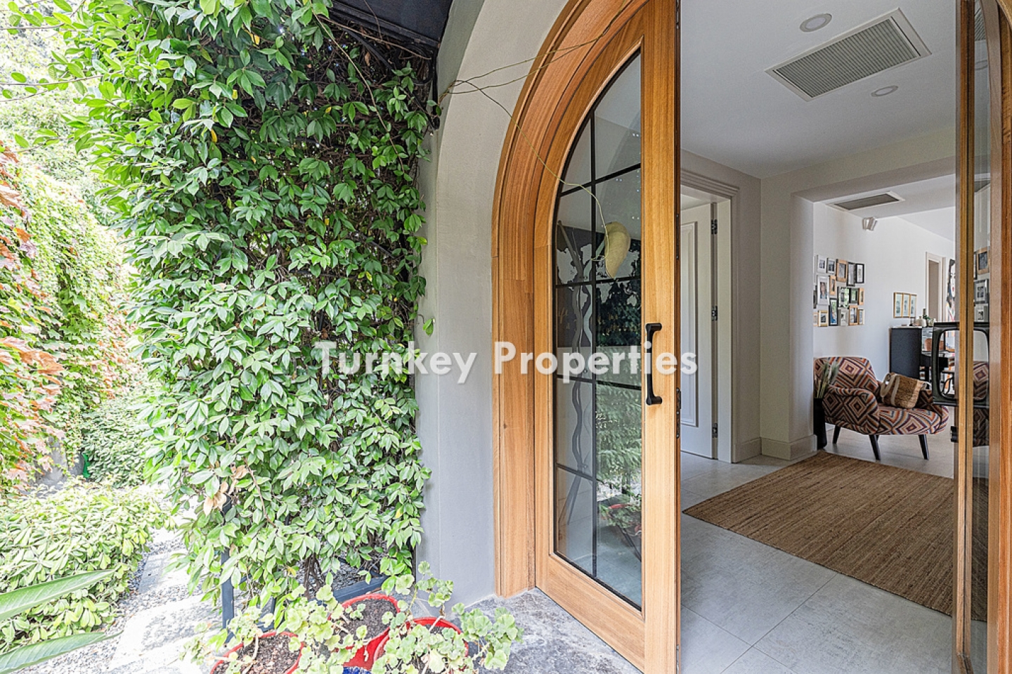 Dibeklihan Satılık Villa Tek Katlı Özel Bahçeli Infinity Havuzlu